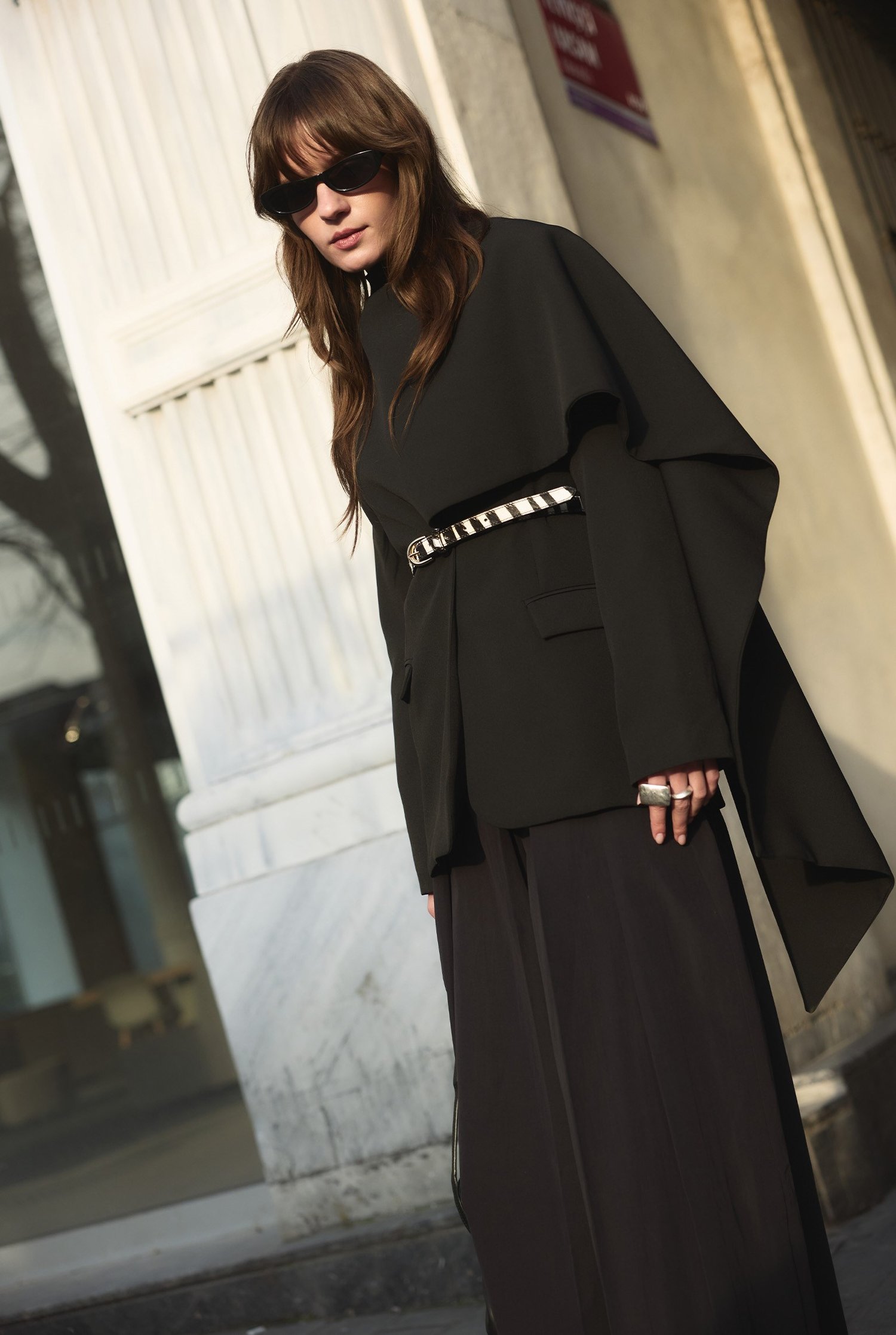pelerin-detayli-blazer-ceket-siyah-6e-4fb.jpg
