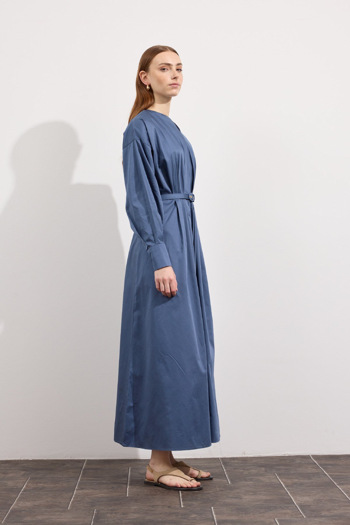 pileli-kaplama-kemerli-elbise-indigo-m-36c858.jpg