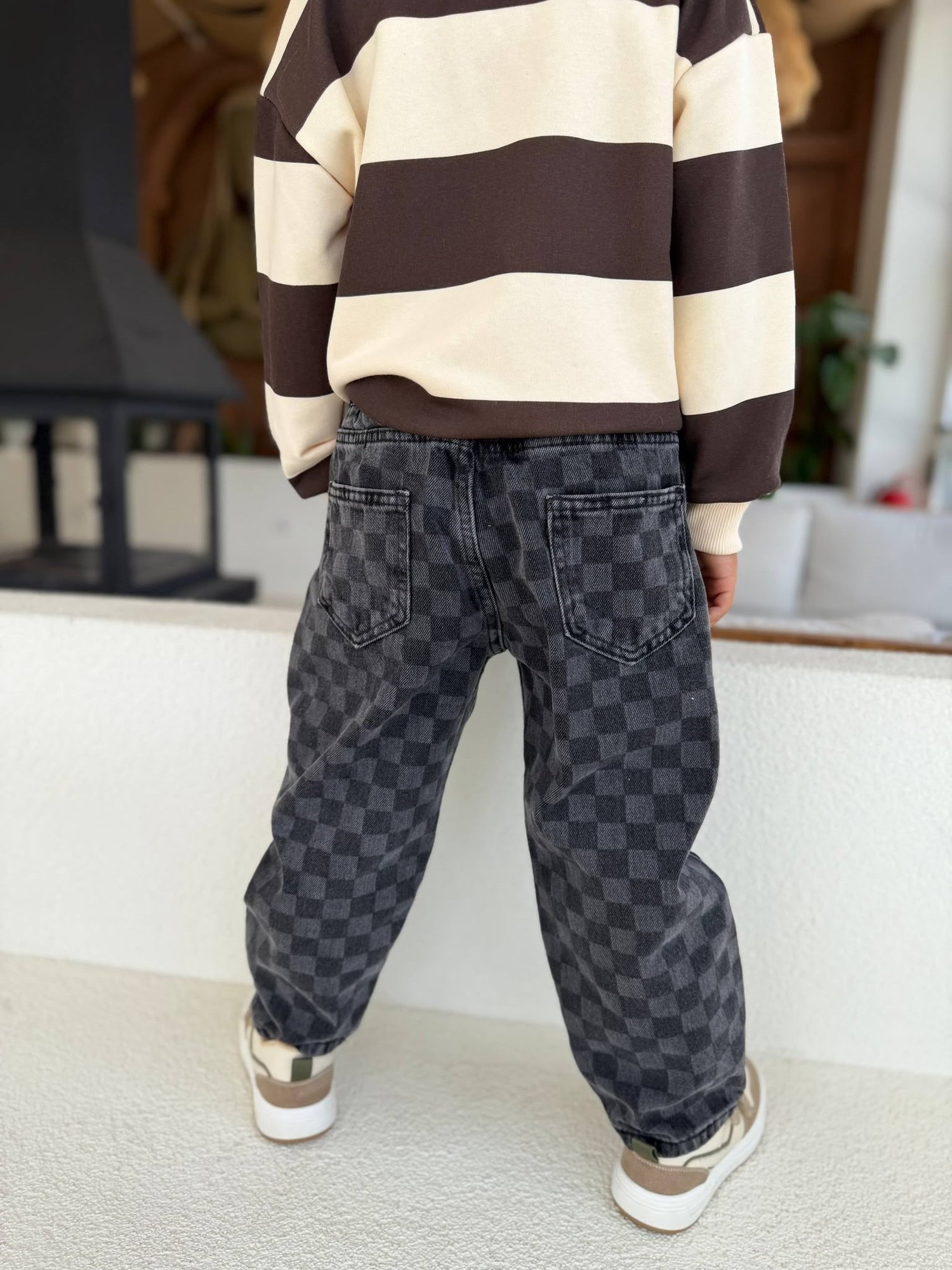 Unisex Çocuk Damalı Jean Pantolon ve Teddy Sweatshirt Kombini