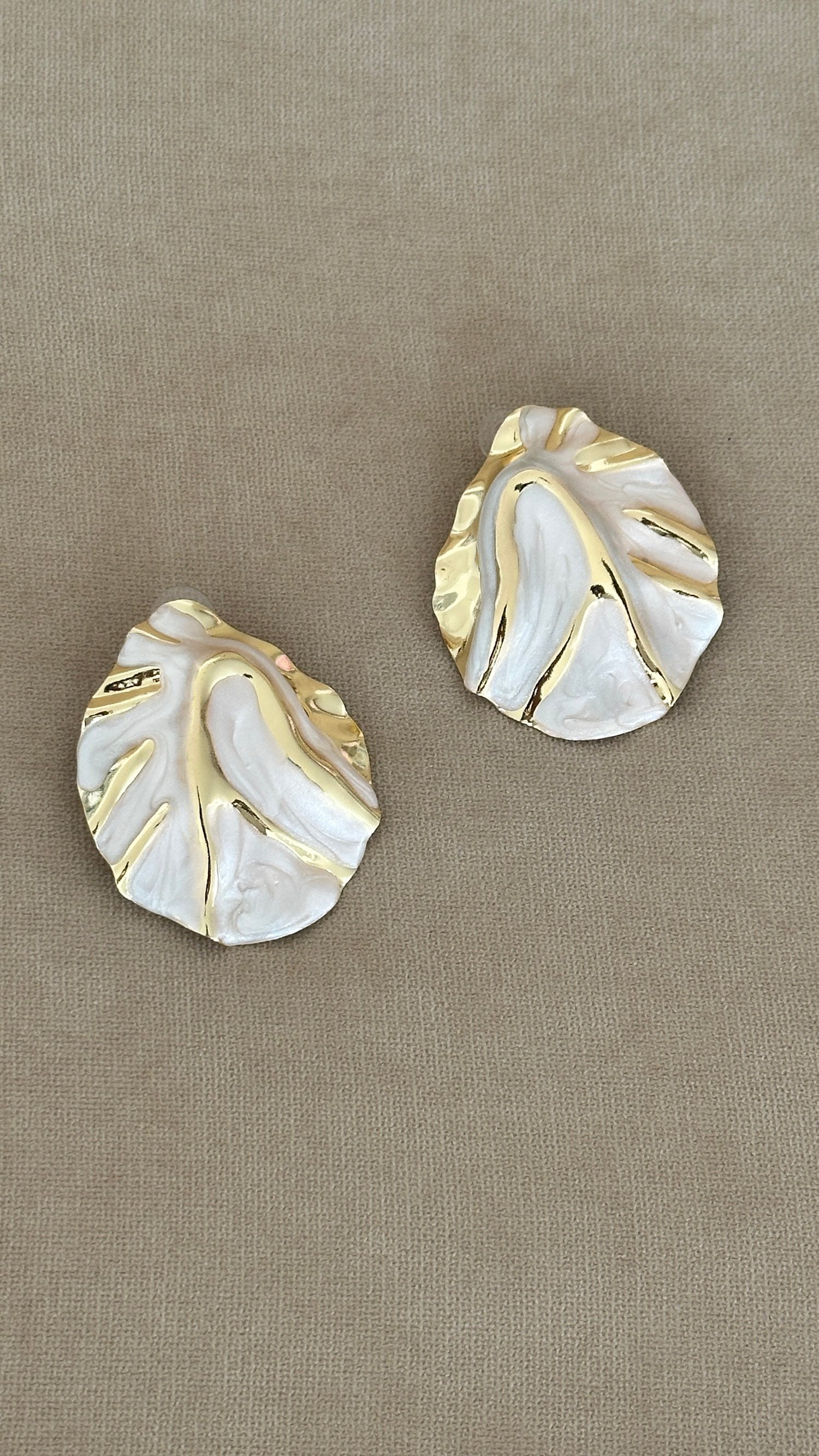 Aqua Gold Dalga Form Küpe - Beyaz