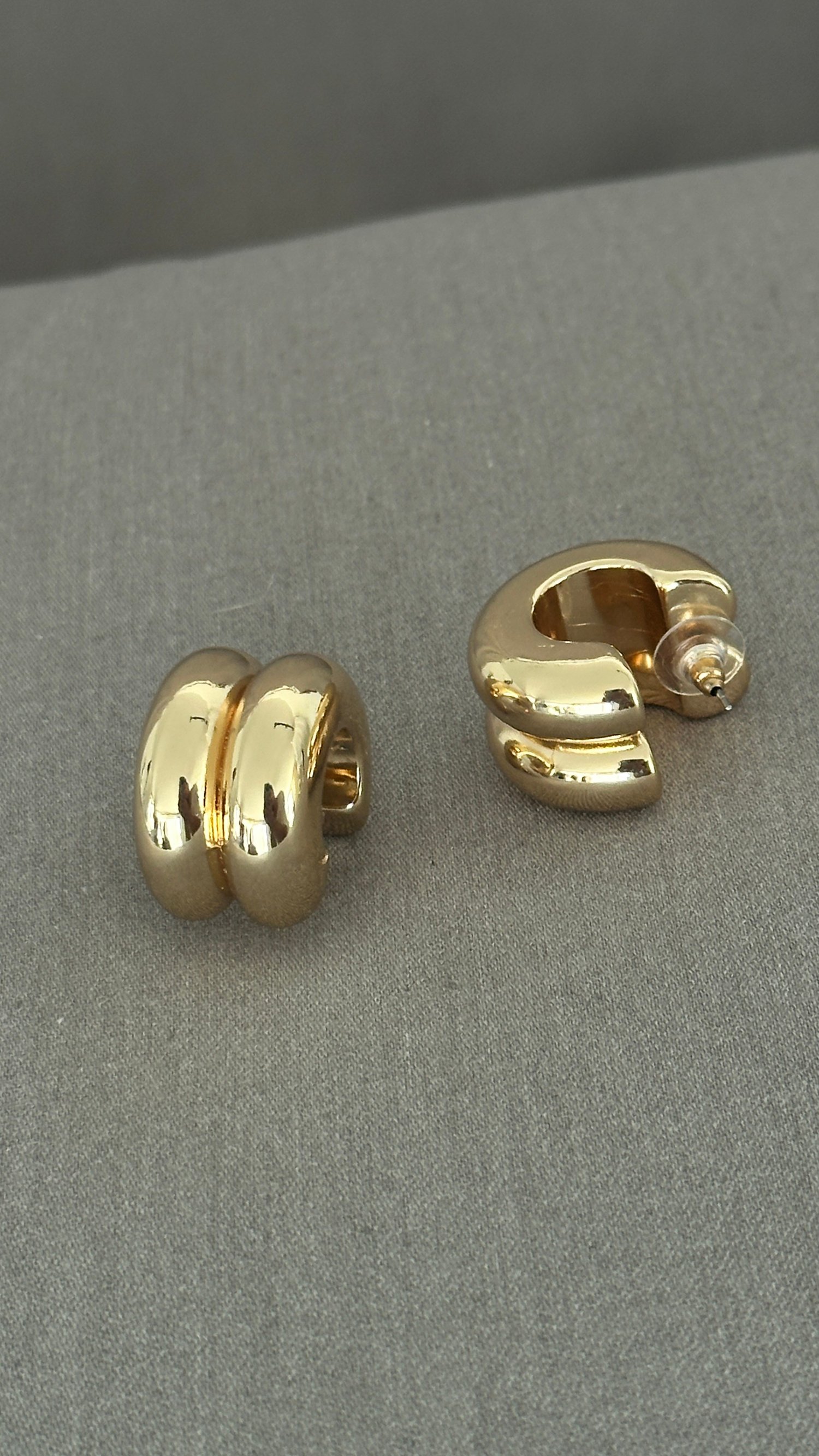 Mona Gold Bombeli Mini Çelik Küpe