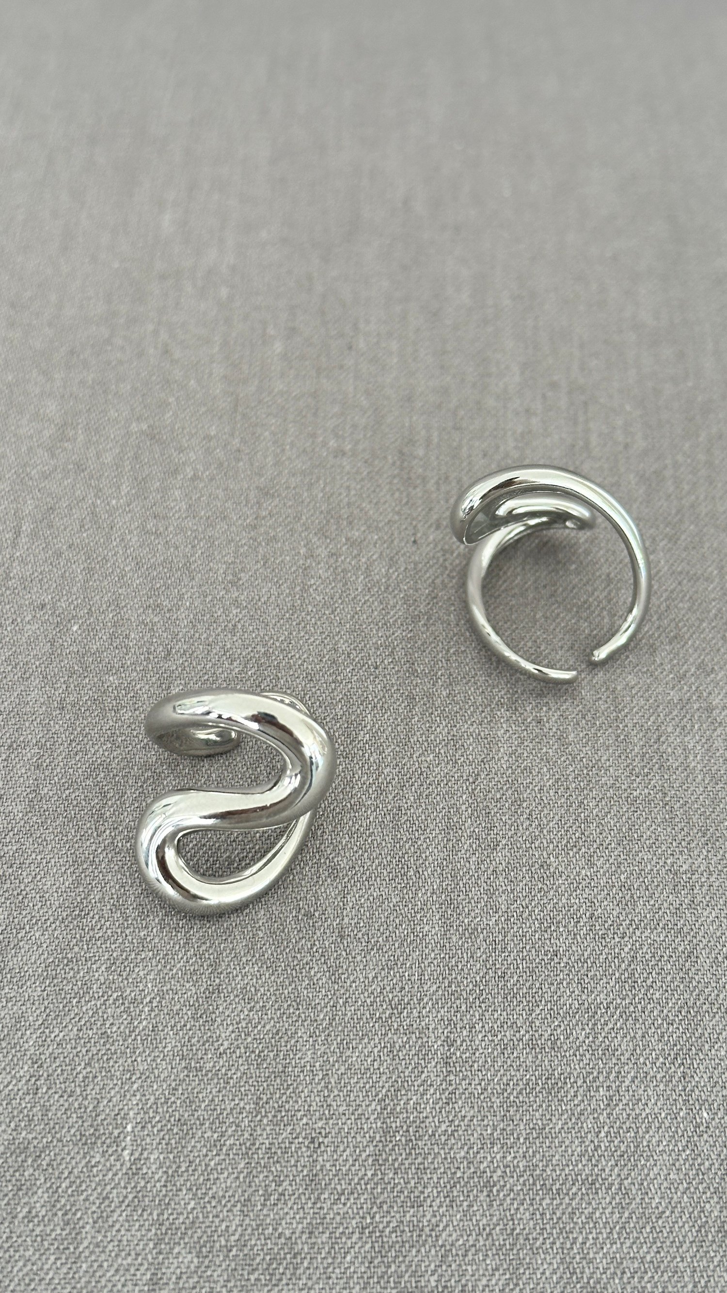 Nessa Silver Kıvrım Form Çelik Küpe