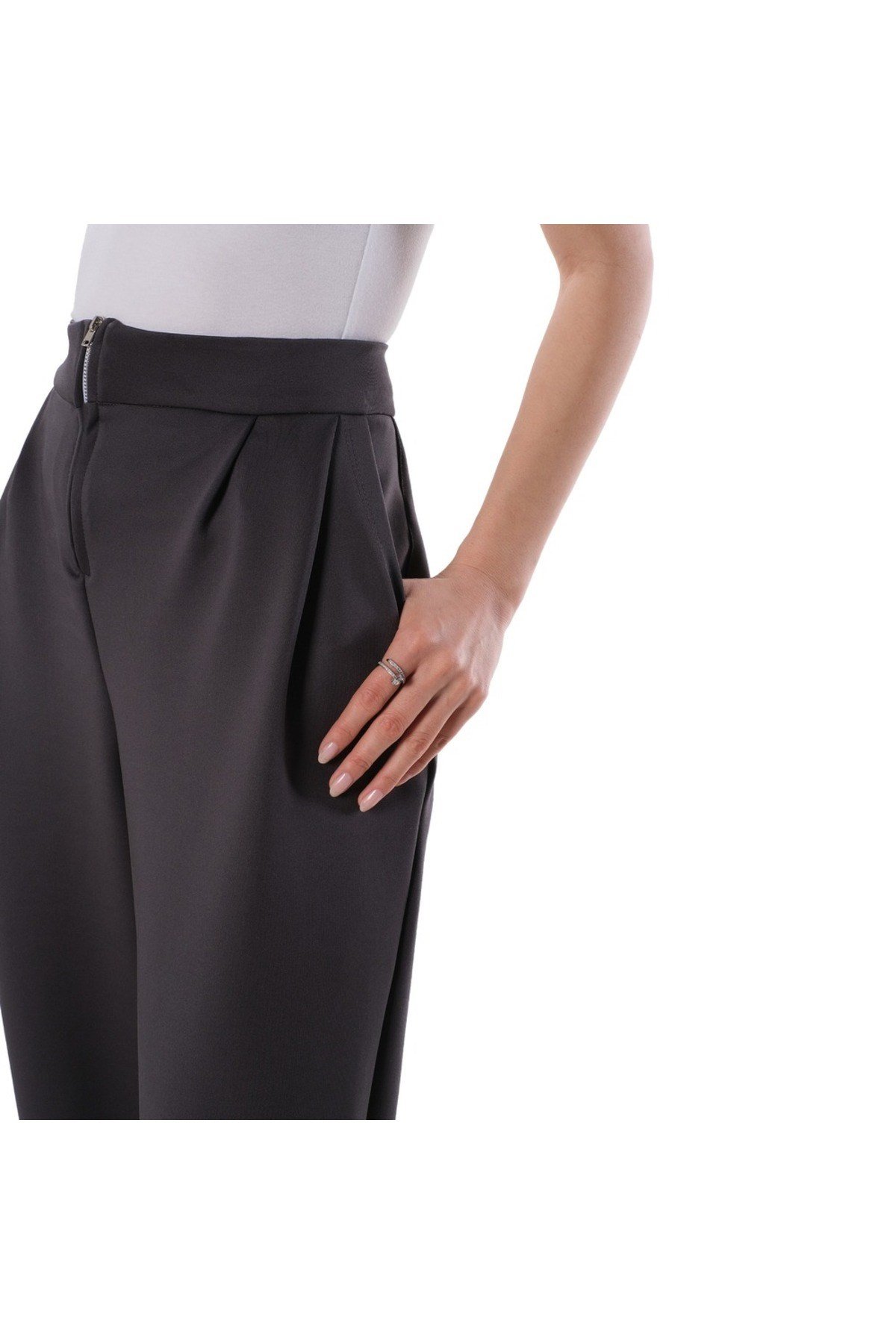 Pleated Carrot Pants
