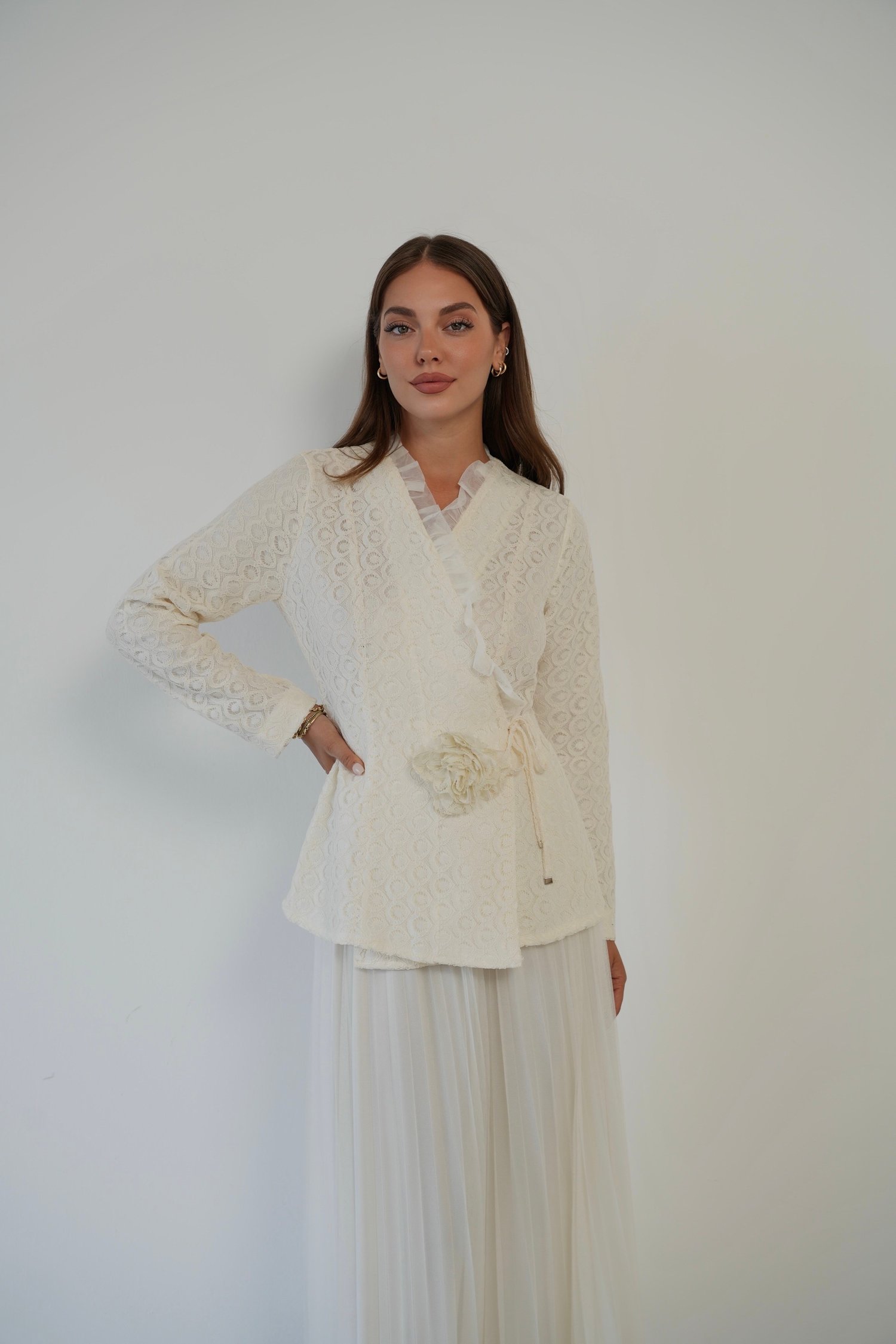 Çiçek Aksesuarlı Kruvaze Bluz Etek Takım  9071