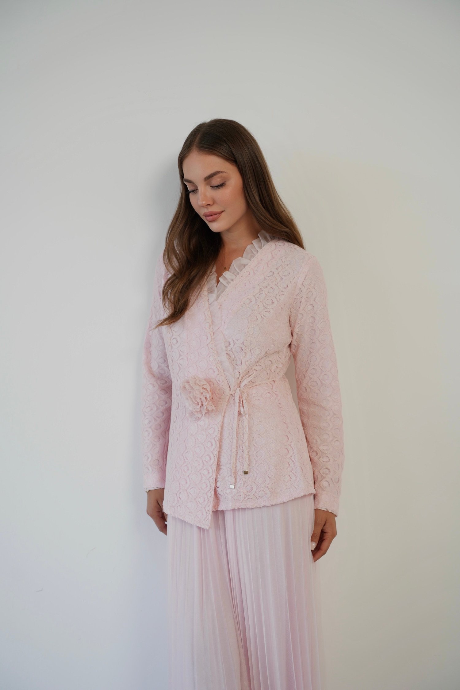 Çiçek Aksesuarlı Kruvaze Bluz Etek Takım  9071