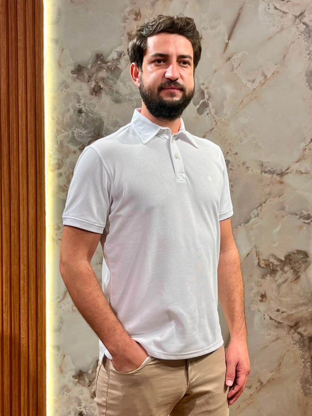 ERKEK BEYAZ POLO YAKA DOKULU TİŞÖRT 
