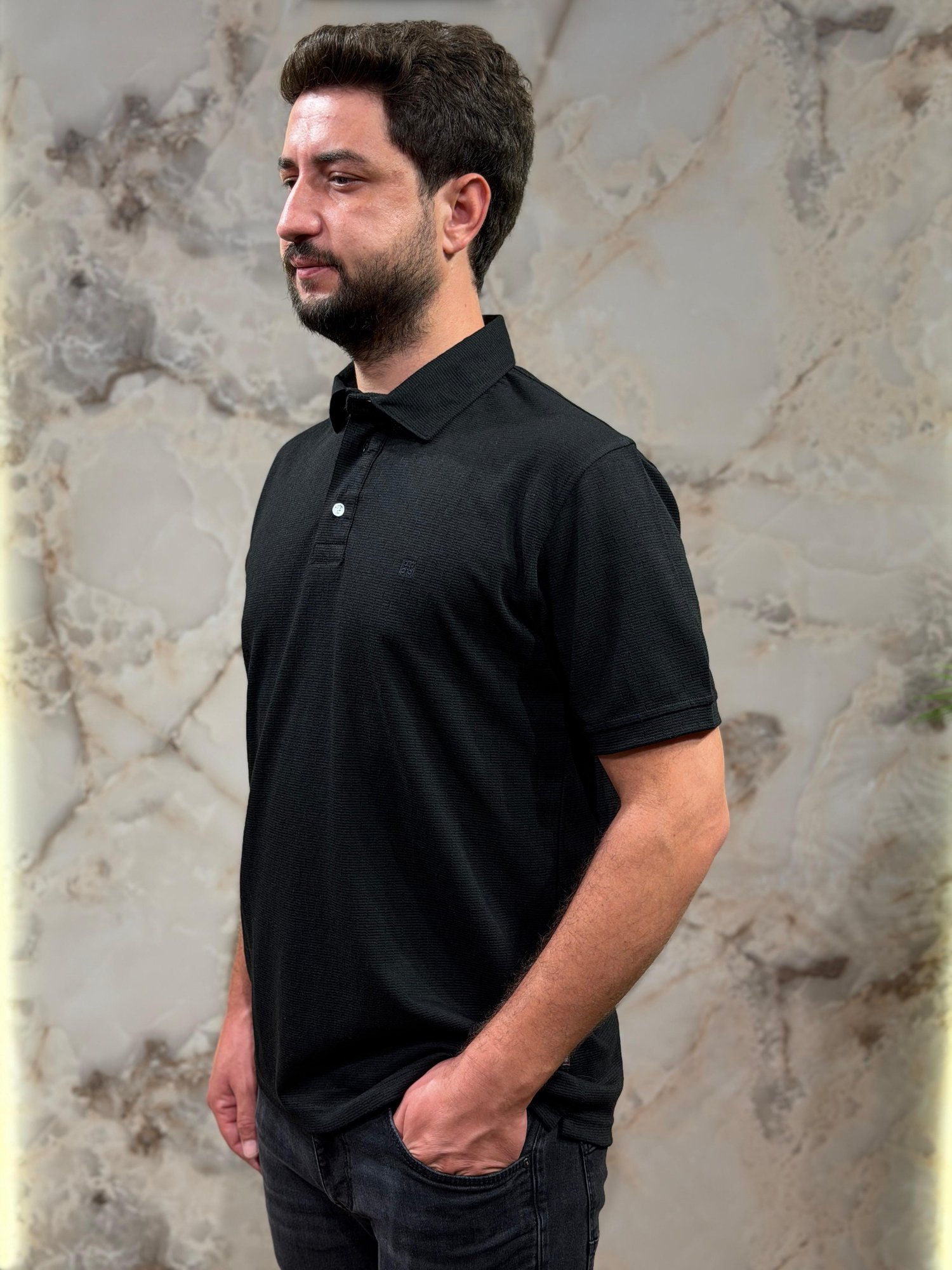 ERKEK SİYAH DESENLİ POLO YAKA TİŞÖRT