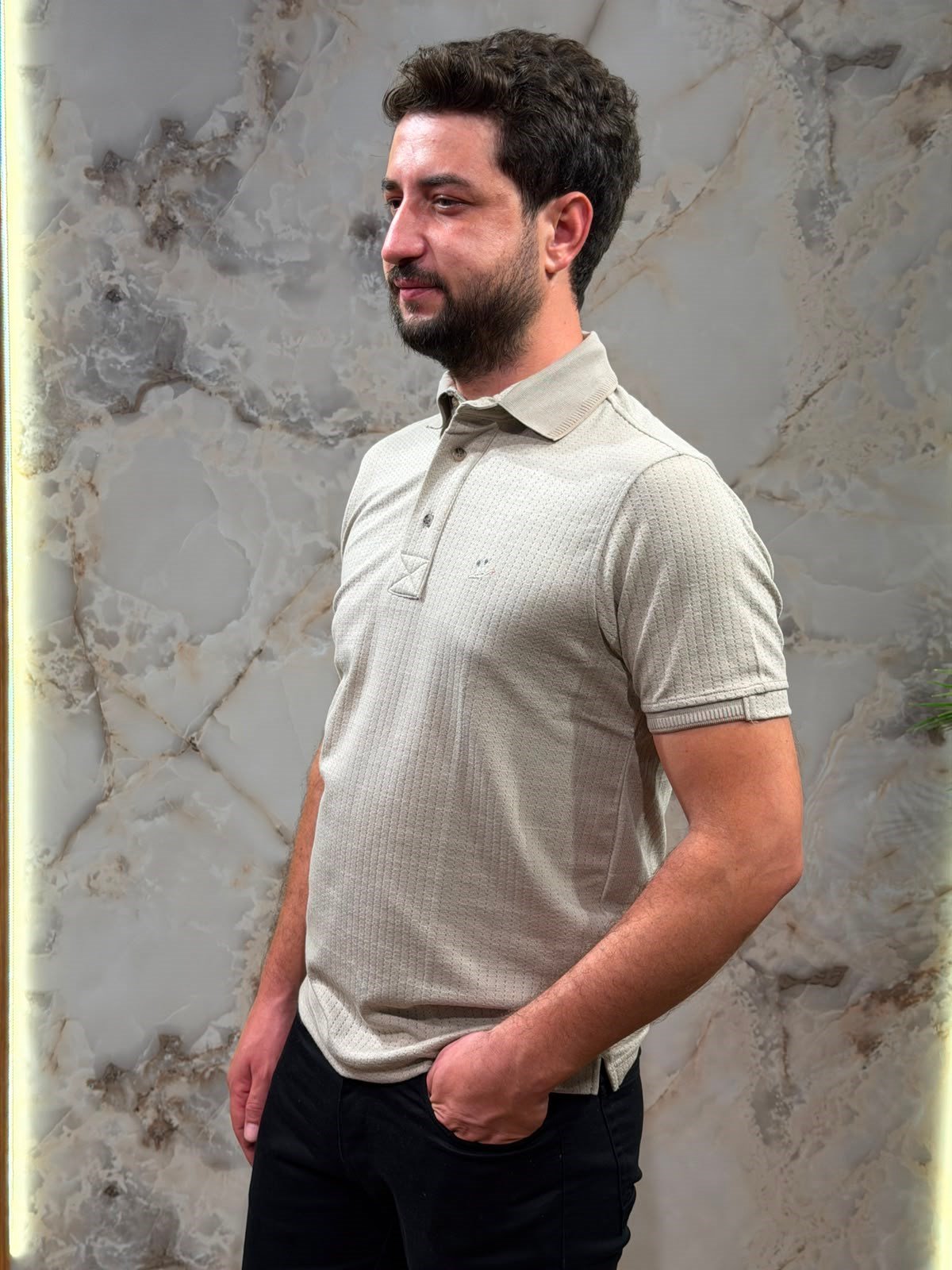 ERKEK TAŞ RENGİ DOKULU POLO YAKA TİŞÖRT 