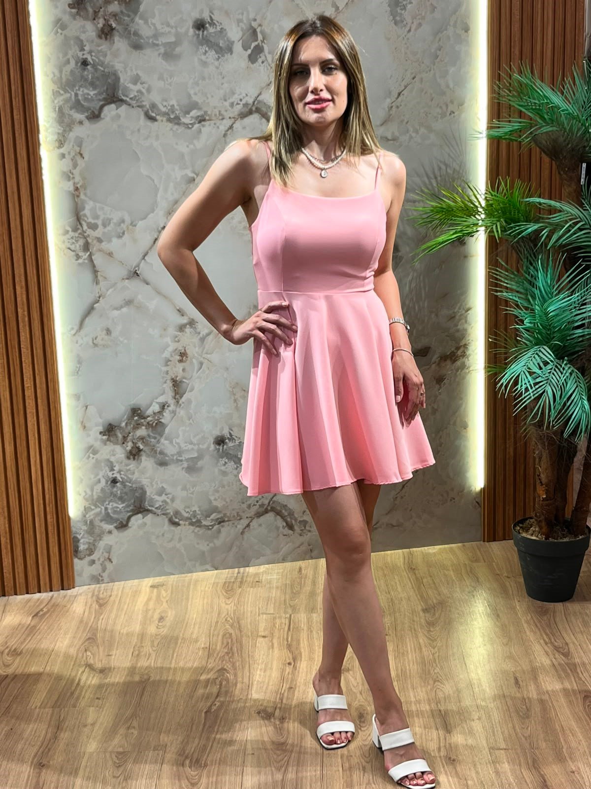 İPLİ SIRT BAĞLAMALI MİNİ ELBİSE