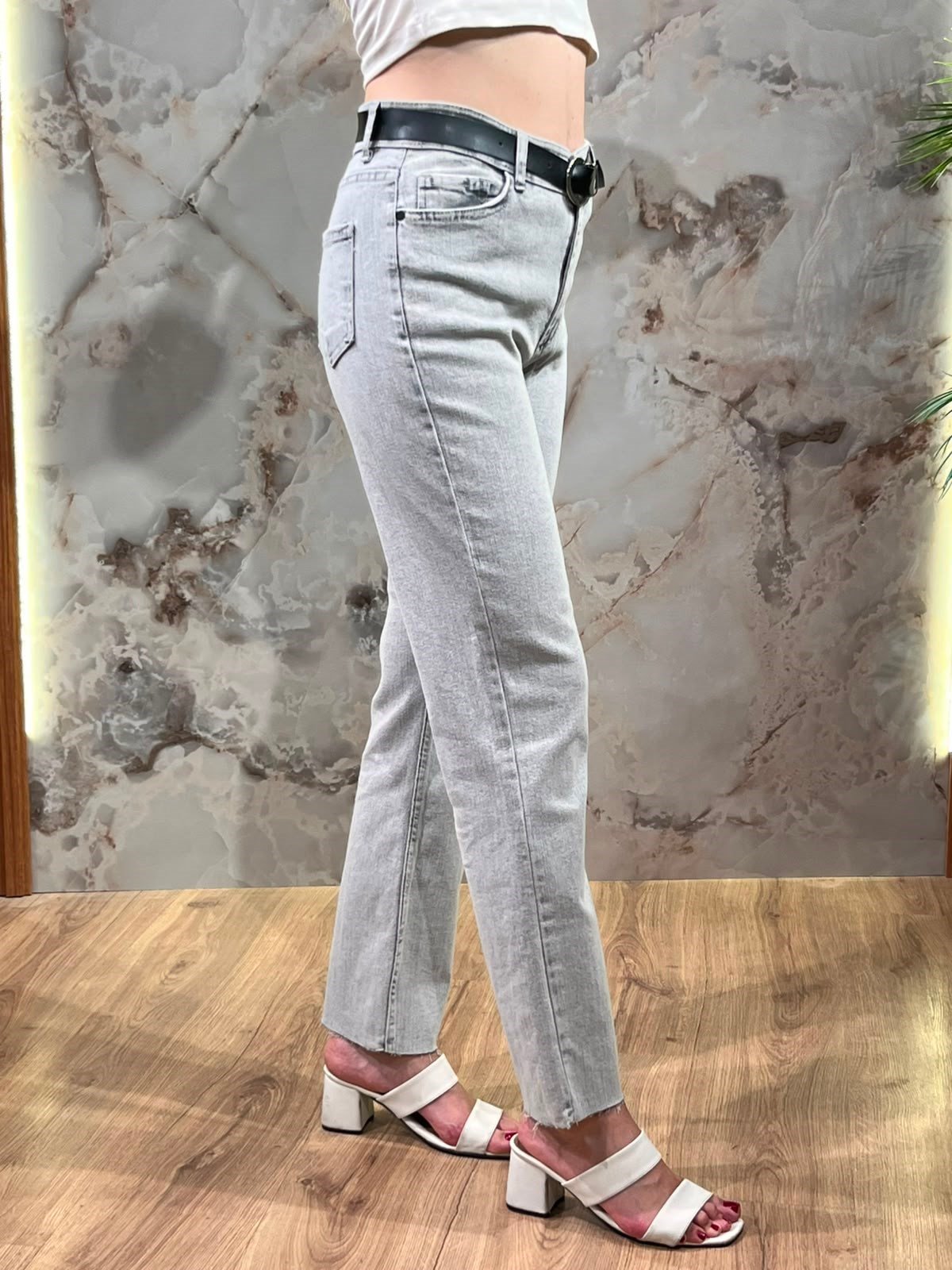 KADIN AÇIK GRİ YÜKSEK BEL DÜZ PAÇA KOT PANTOLON 