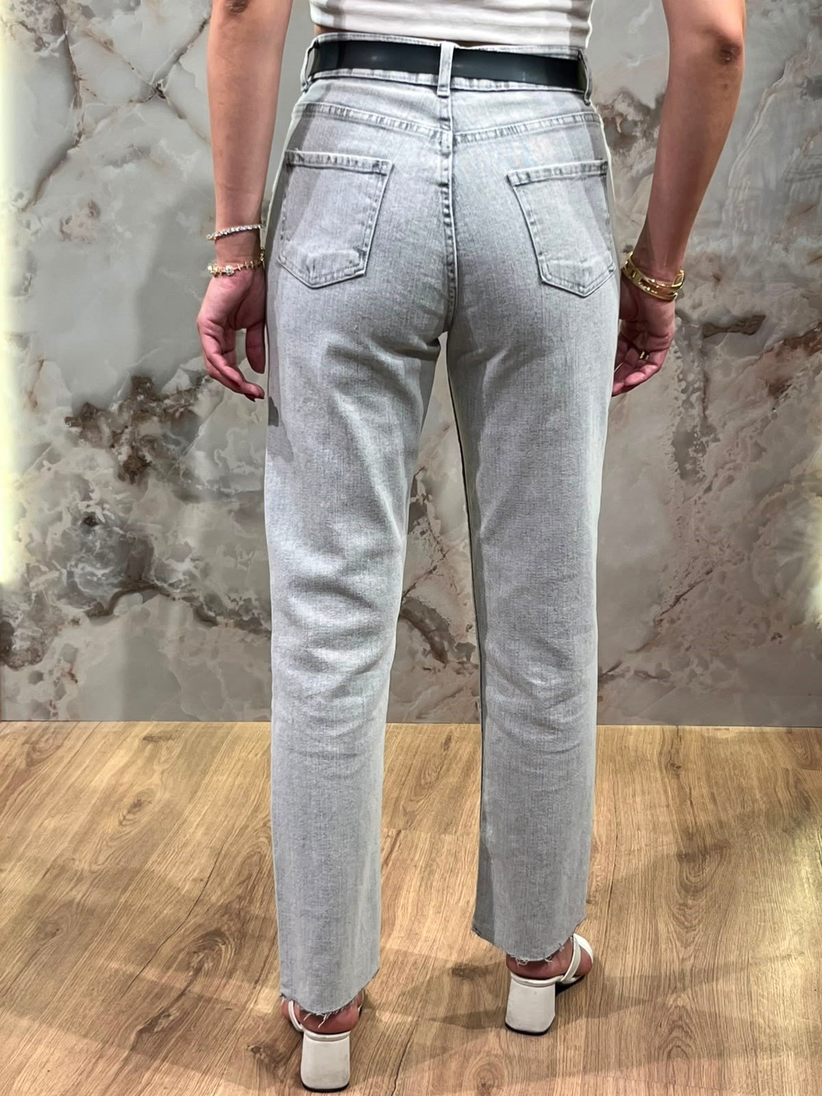 KADIN AÇIK GRİ YÜKSEK BEL DÜZ PAÇA KOT PANTOLON 