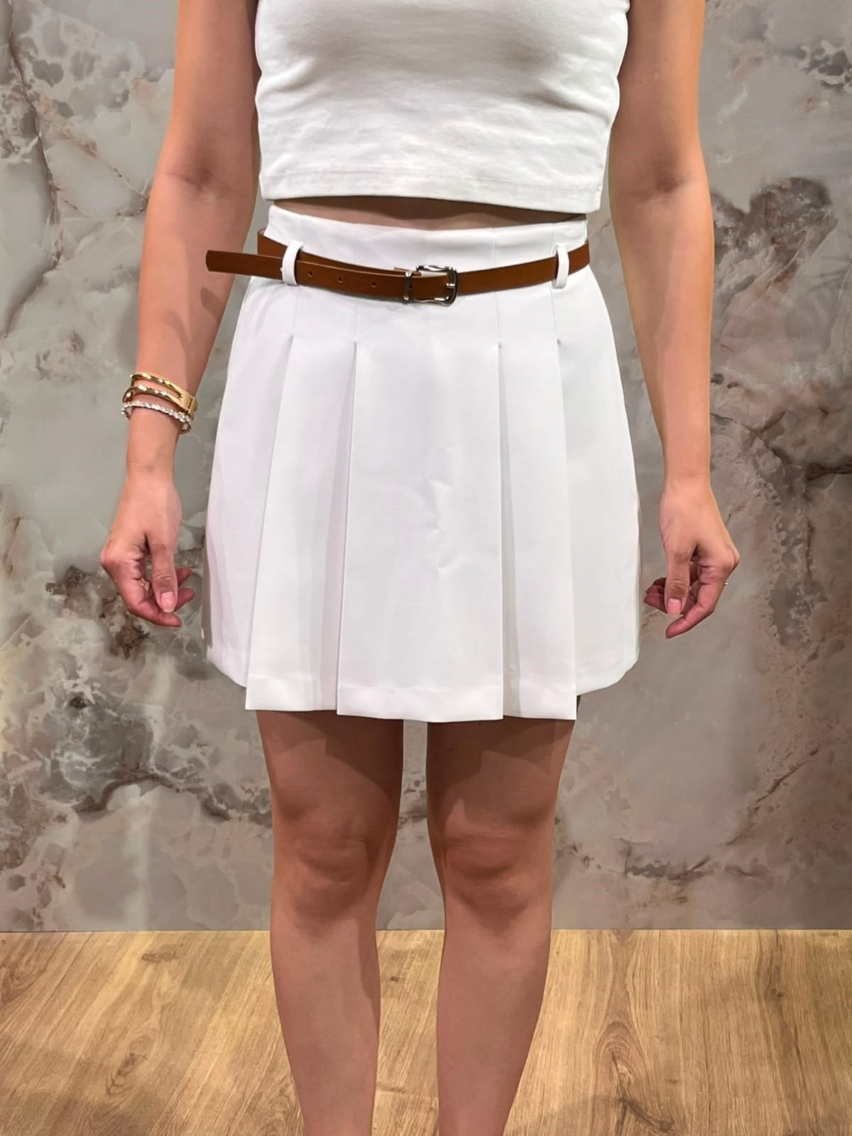KADIN BEYAZ ETEK ŞORT PİLELİ YÜKSEK BEL SKORT
