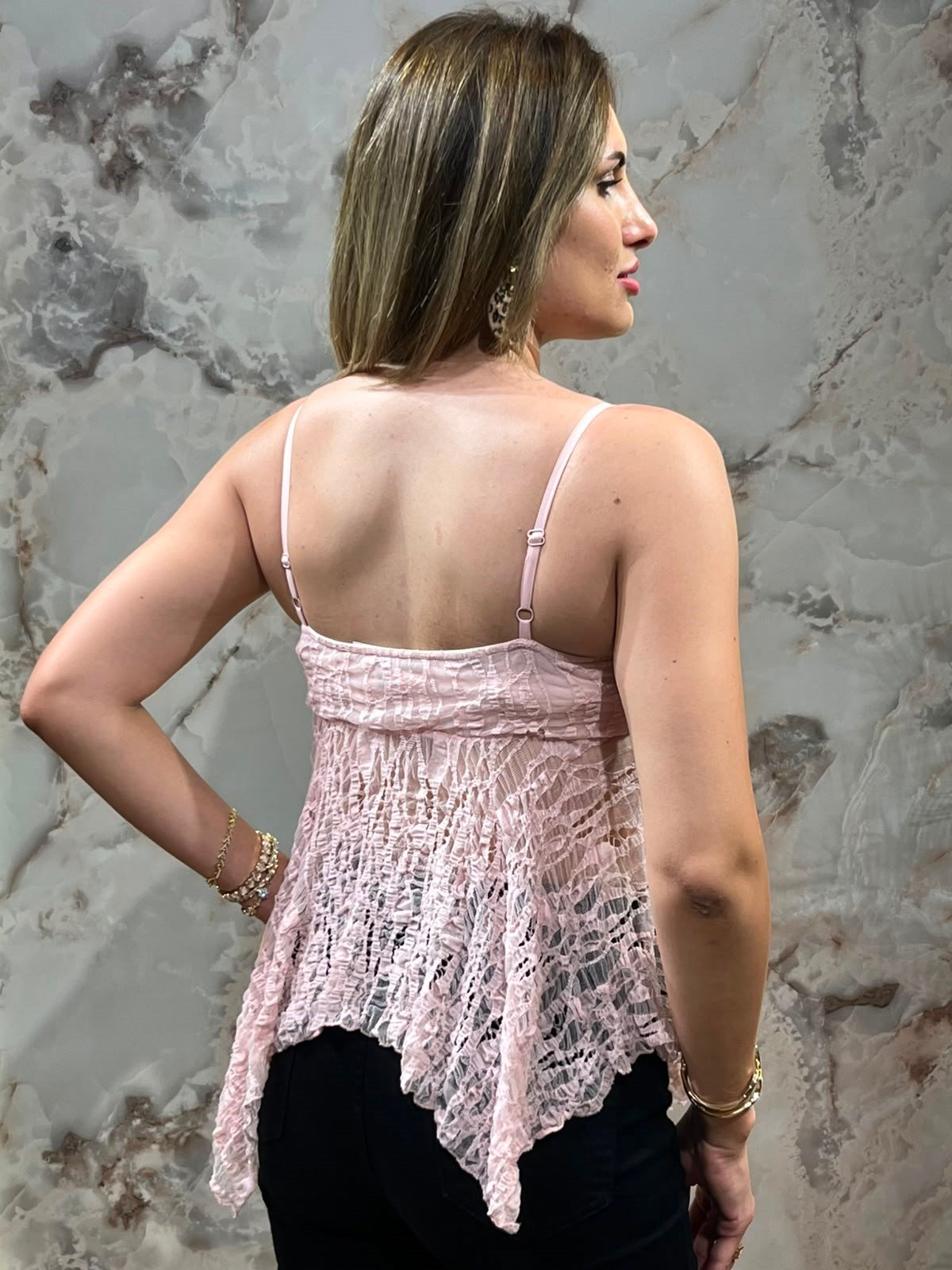KADIN PEMBE DANTEL DETAYLI ASKILI CROP 