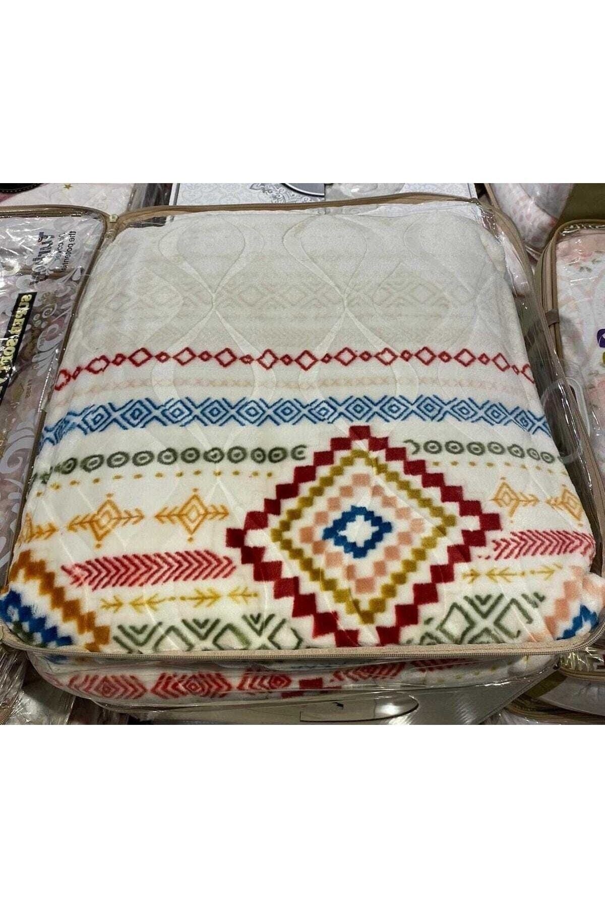 Çift Kişilik Etnico 4 Kg Battaniye - Kenar biyeleri kırmızı.