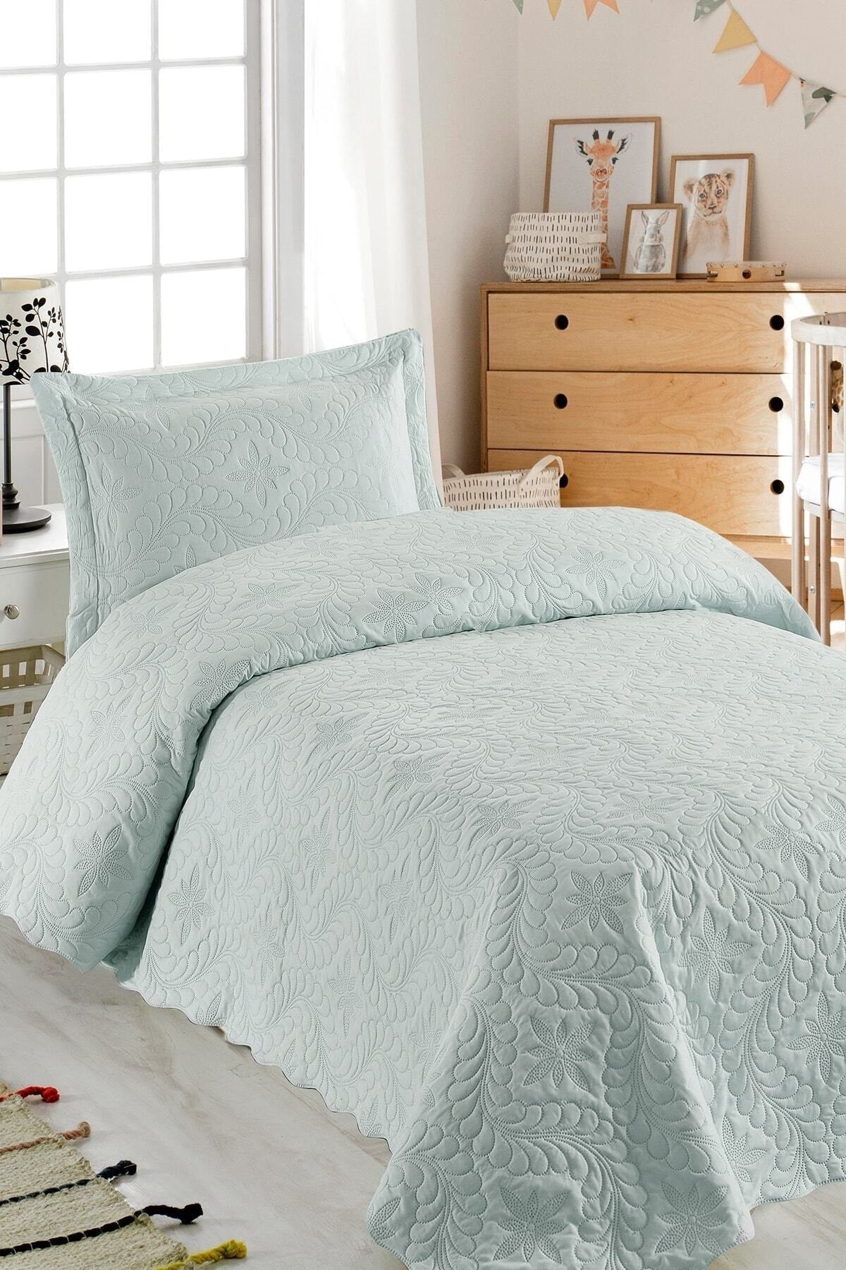 Ivy Açık Yeşil Tek Kişilik Microfiber Kapitone Yatak Örtüsü