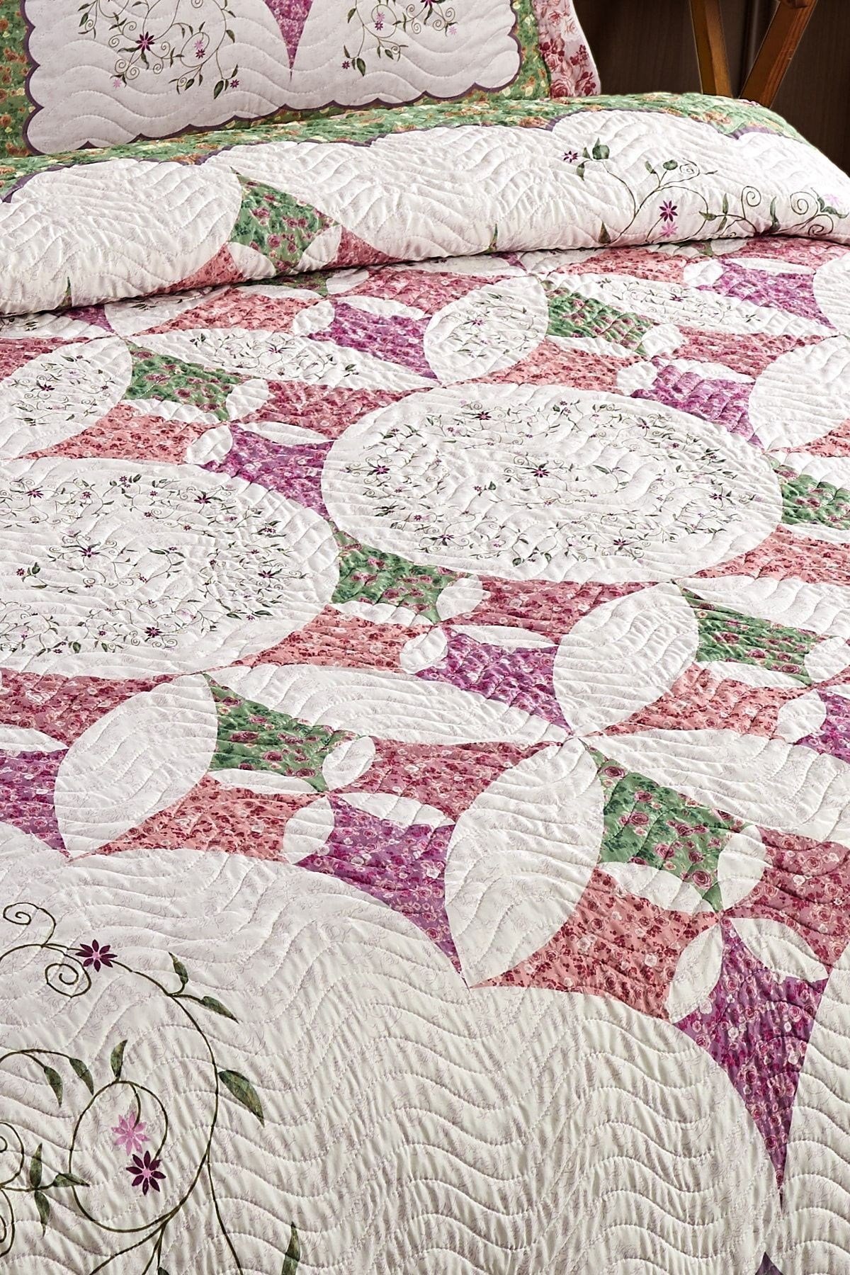 Julia Çift Kişilik Kapitone Yatak Örtüsü