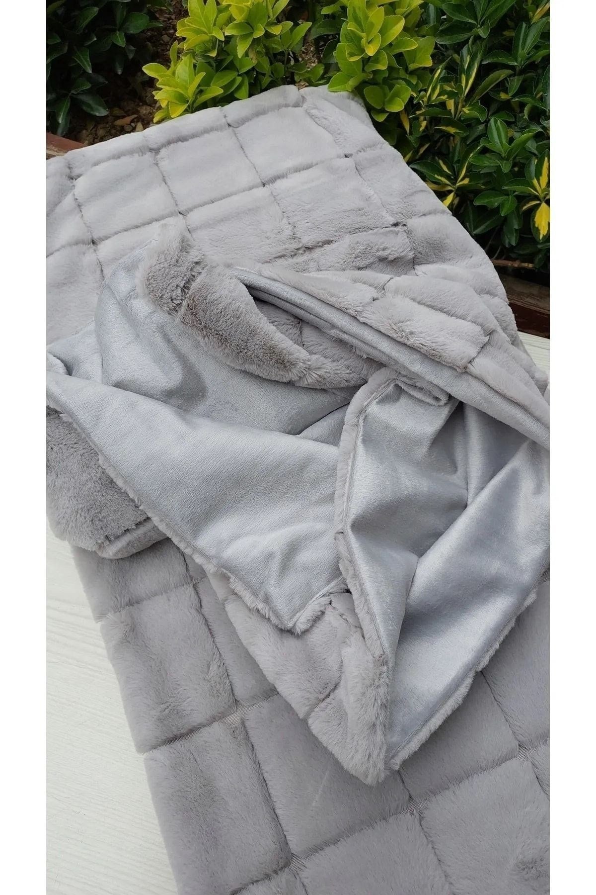Luxe Yatak Örtüsü Takımı - Tavşan Tüyü / 230*250 Örtü - 2 Adet 50*70 Yastık Kılıfı