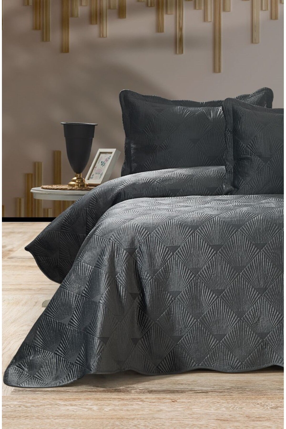 Nakışlı Kadife Çift Kişilik 3 Parça Yatak Örtüsü Seti - 250x260 cm - Pvc Çantalı - %100 Pamuk