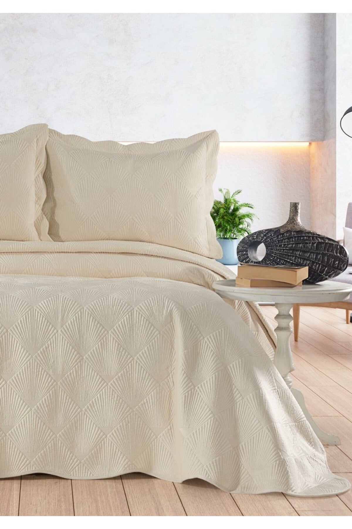 Nakışlı Kadife Çift Kişilik 3 Parça Yatak Örtüsü Seti - 250x260 cm - Pvc Çantalı - %100 Pamuk