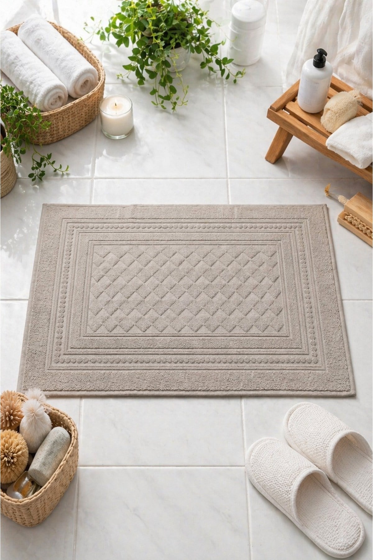 Piramit Desenli Lüks Ayak Havlusu | 50x70 cm | %100 Pamuk | Ultra Yumuşak Doku | Yüksek Emicilik | Dayanıklı ve Şık