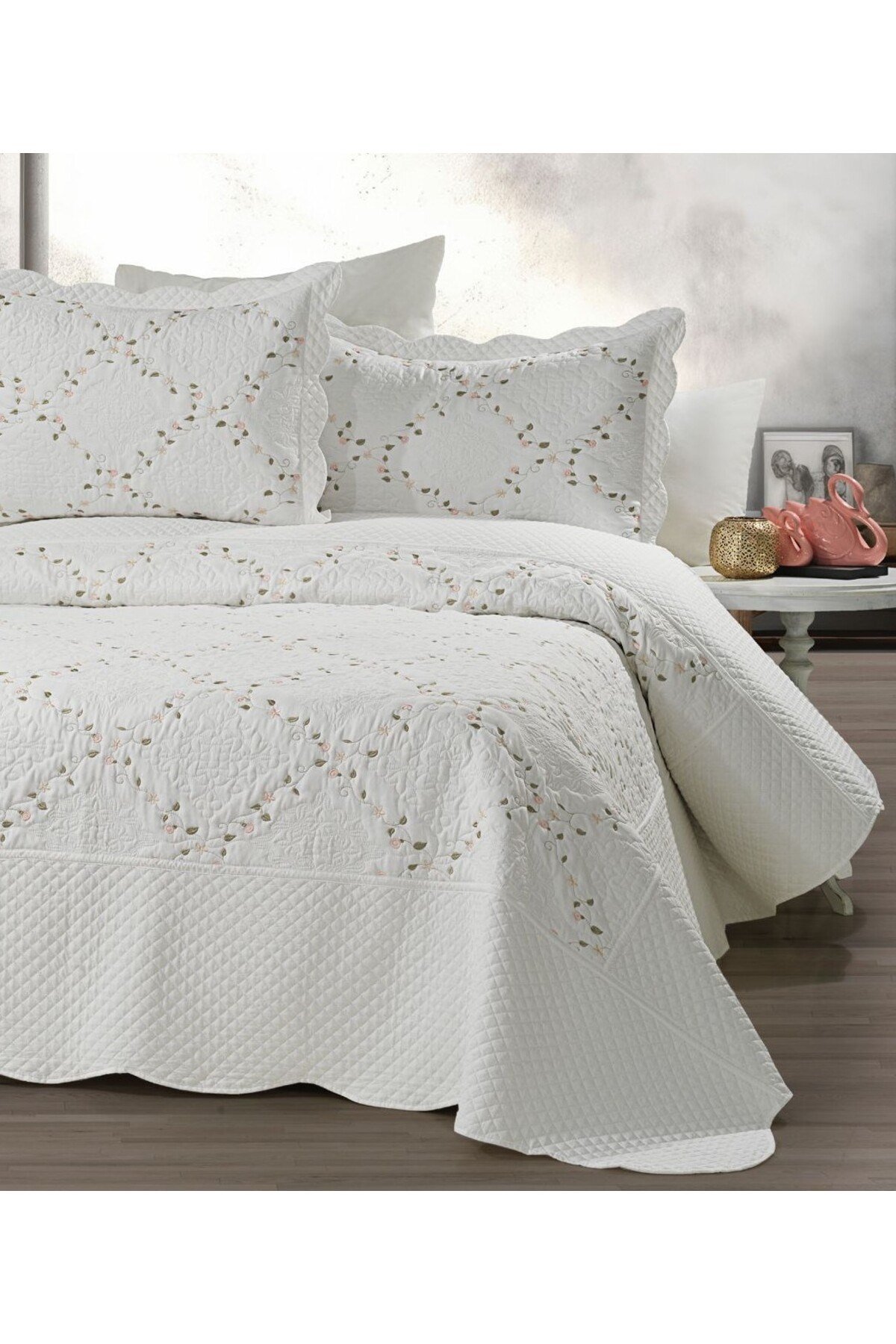 Renkli Nakışlı Çift Kişilik Yatak Örtüsü Seti (3 Parça) - 250x260 cm - Pvc Çantalı - %100 Pamuk