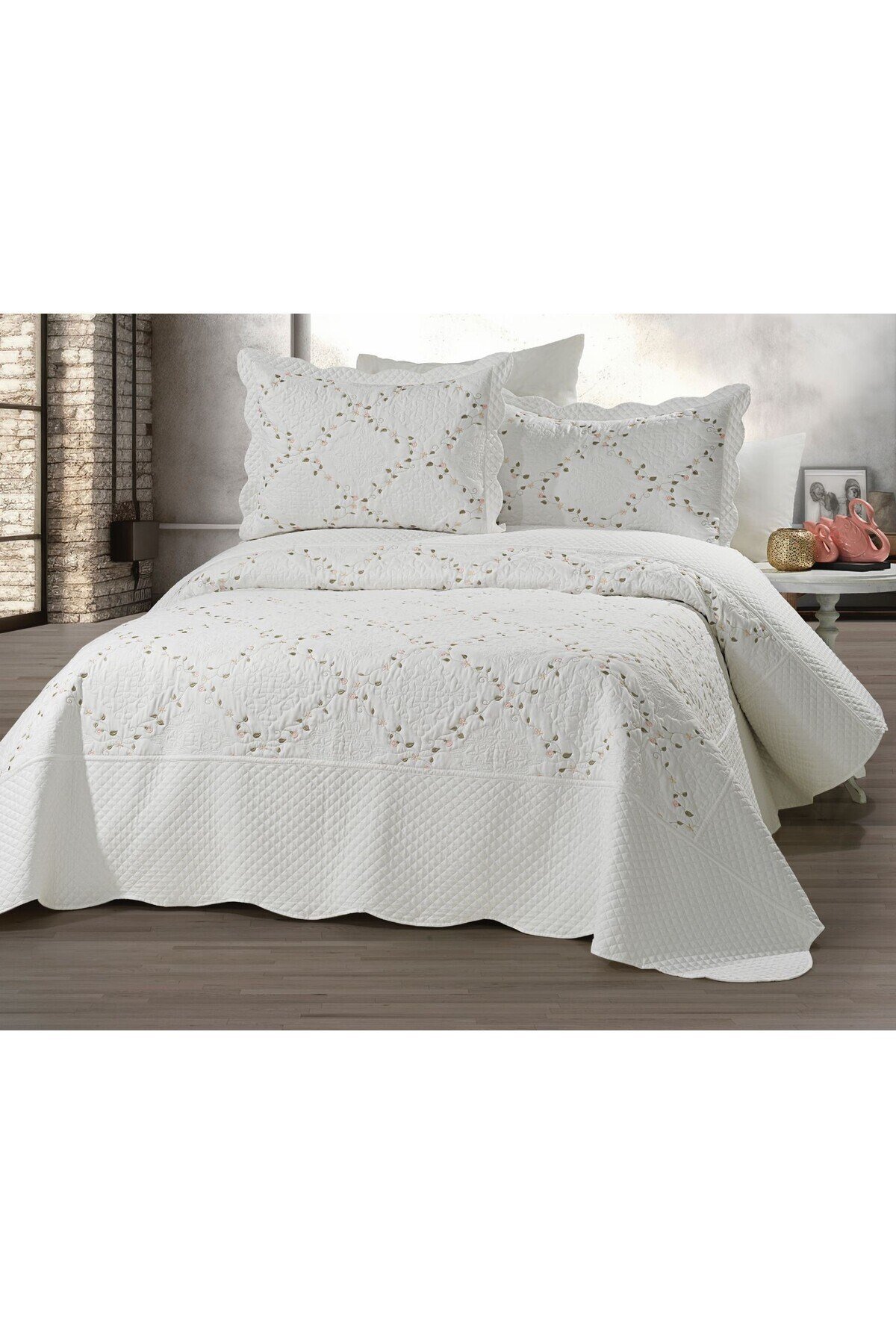 Renkli Nakışlı Çift Kişilik Yatak Örtüsü Seti (3 Parça) - 250x260 cm - Pvc Çantalı - %100 Pamuk