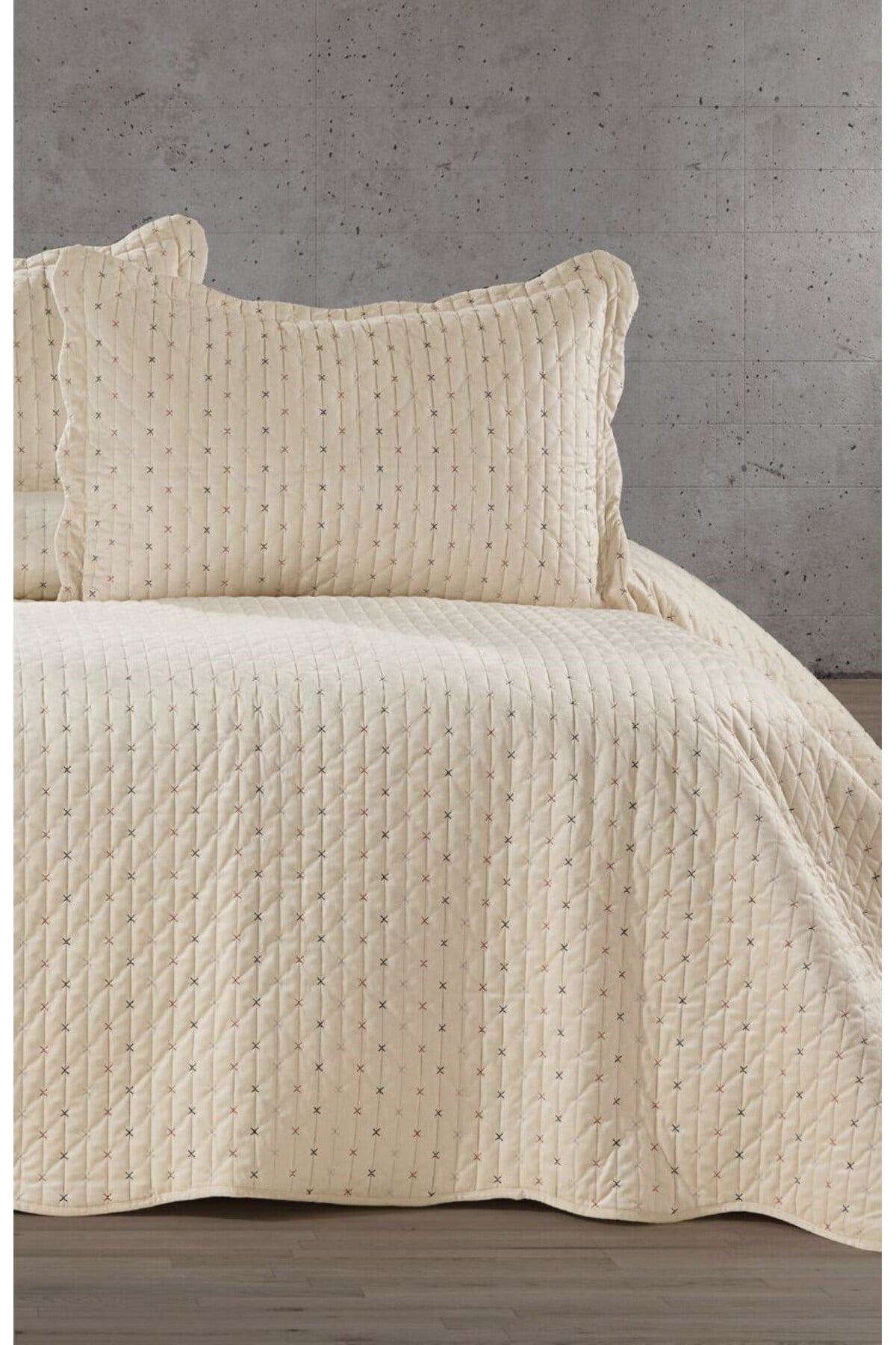 Renkli Nakışlı Çift Kişilik Yatak Örtüsü Seti (3 Parça) - 250x260 cm - Pvc Çantalı - %100 Pamuk