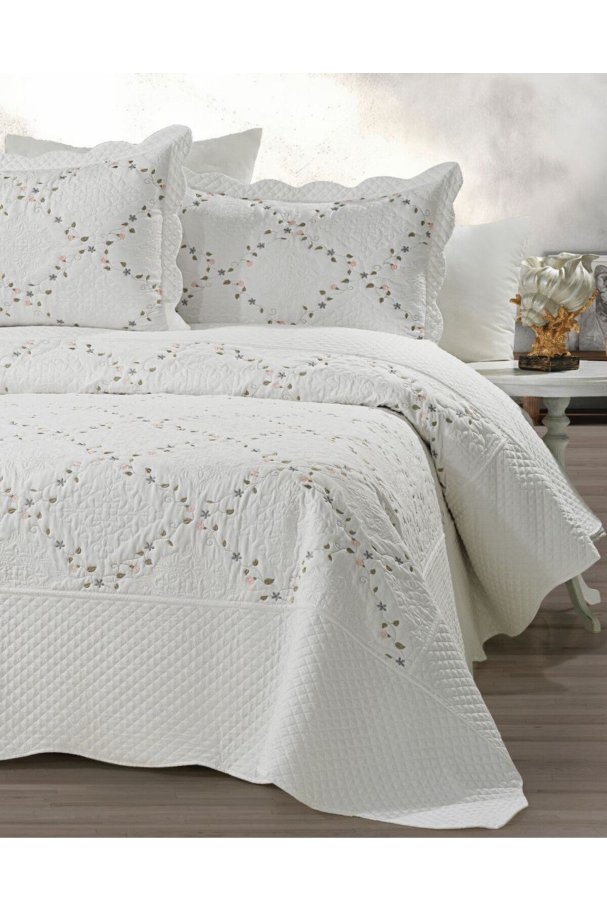 Renkli Nakışlı Çift Kişilik Yatak Örtüsü Seti (3 Parça) - 250x260 cm - Pvc Çantalı - %100 Pamuk