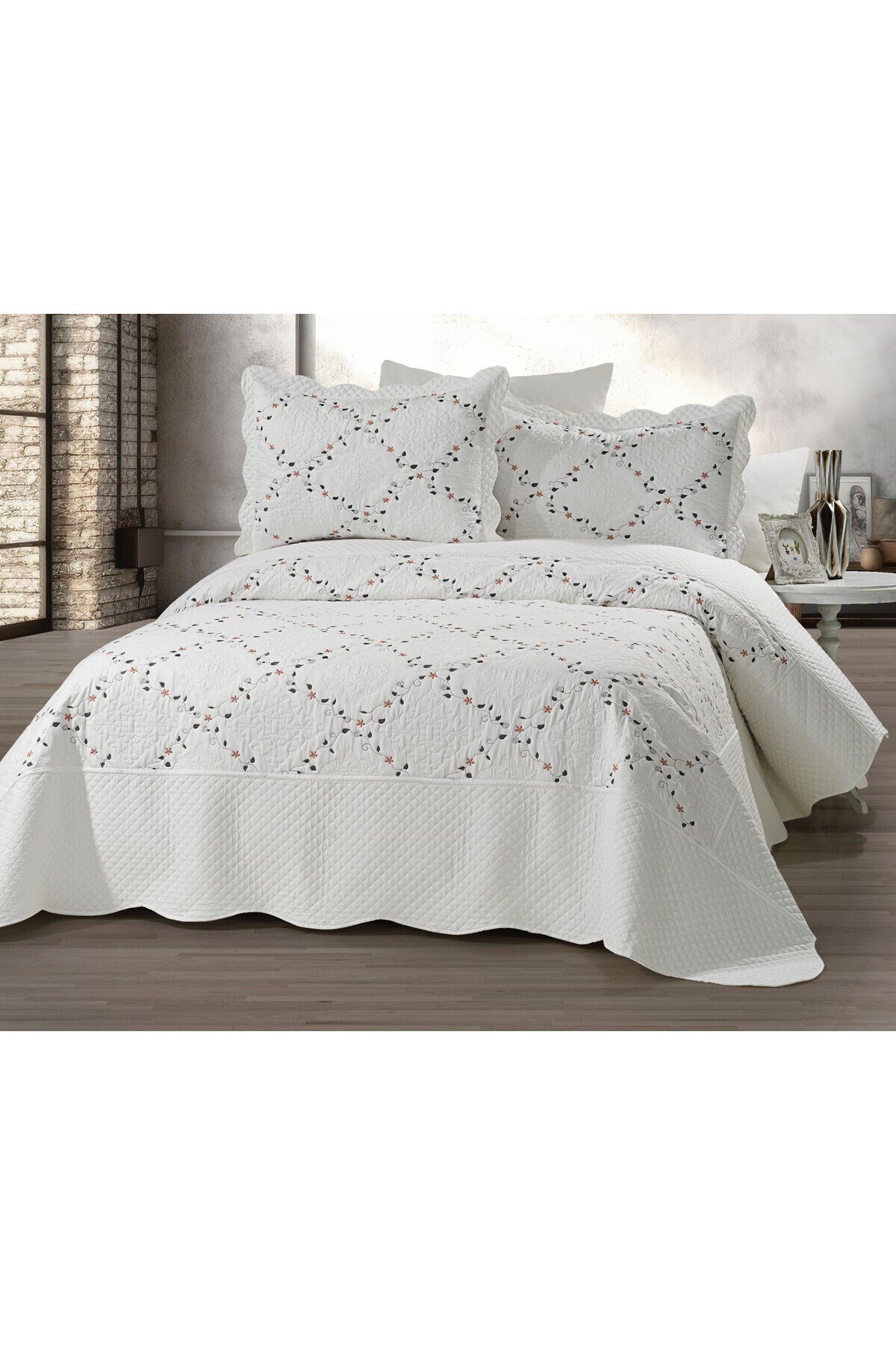 Renkli Nakışlı Çift Kişilik Yatak Örtüsü Seti (3 Parça) - 250x260 cm - Pvc Çantalı - %100 Pamuk