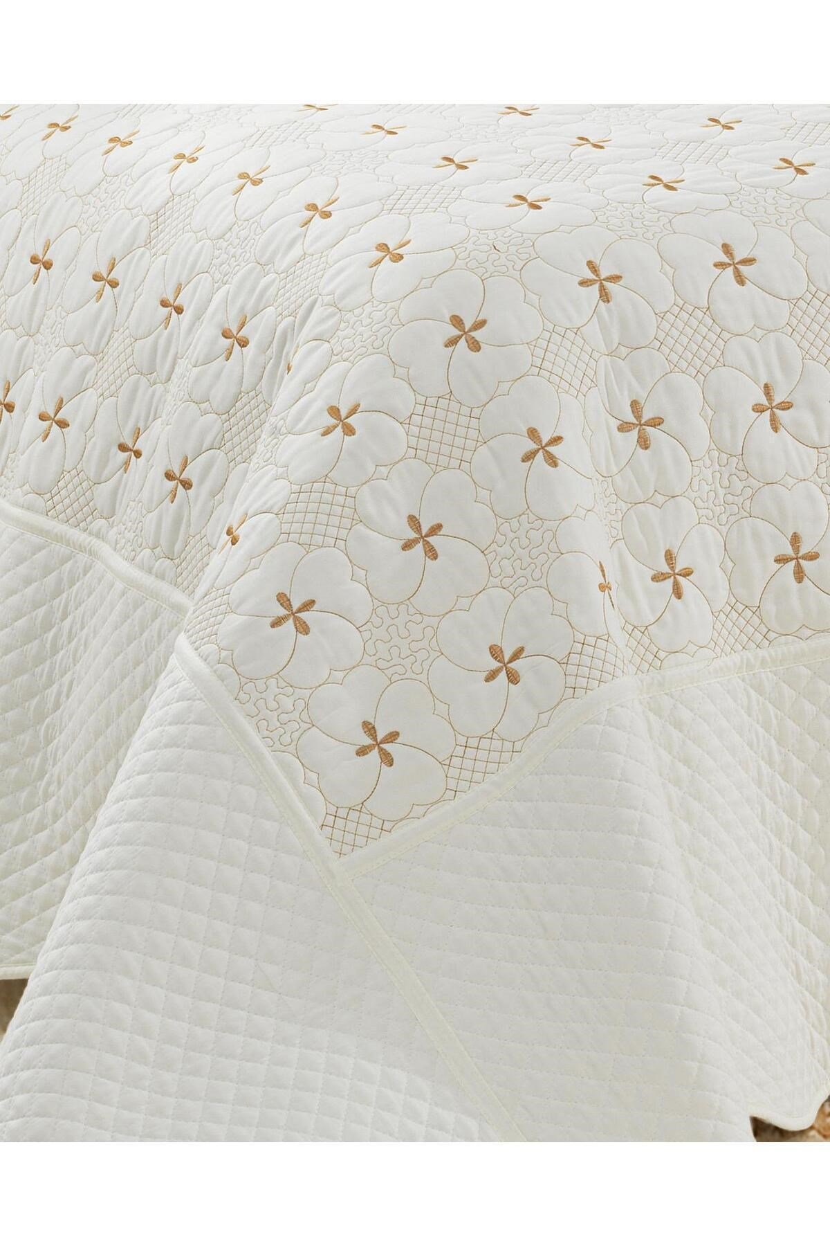 Toyo Nakışlı Çift Kişilik Yatak Örtüsü Seti (3 Parça) - 250x260 cm - Pvc Çantalı - %100 Pamuk