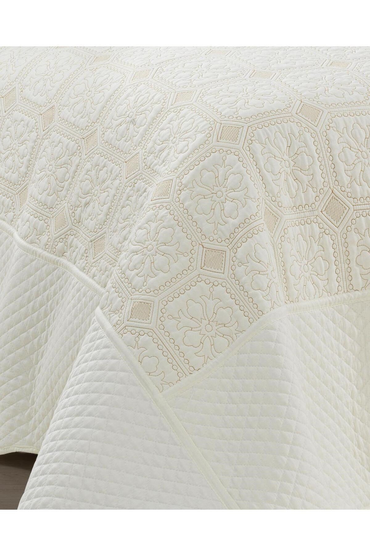 Toyo Nakışlı Çift Kişilik Yatak Örtüsü Seti (3 Parça) - 250x260 cm - Pvc Çanta - %100 Pamuk