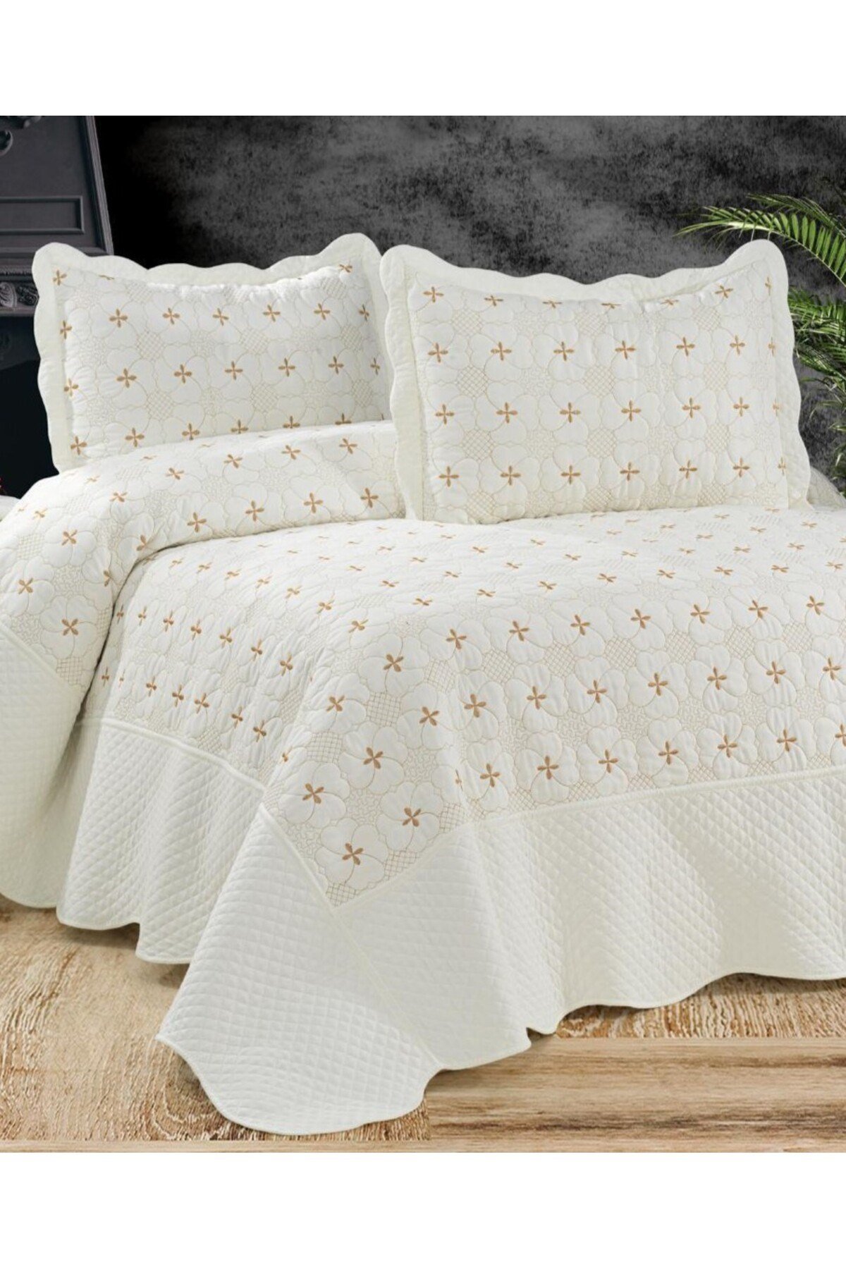 Toyo Nakışlı Çift Kişilik Yatak Örtüsü Seti (3 Parça) - 250x260 cm - Pvc Çantalı - %100 Pamuk