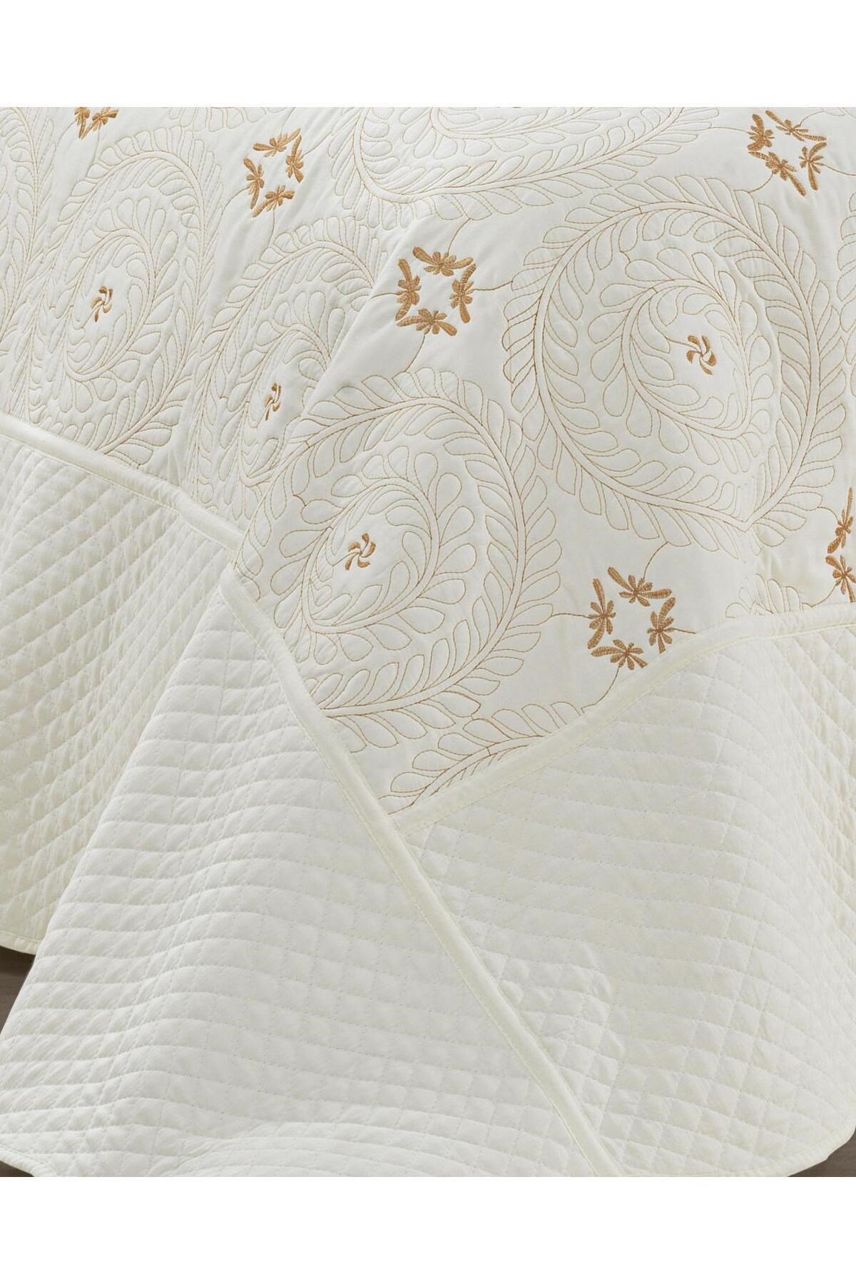 Toyo Nakışlı Çift Kişilik Yatak Örtüsü Seti (3 Parça) - 250x260 cm - Pvc Çantalı - %100 Pamuk