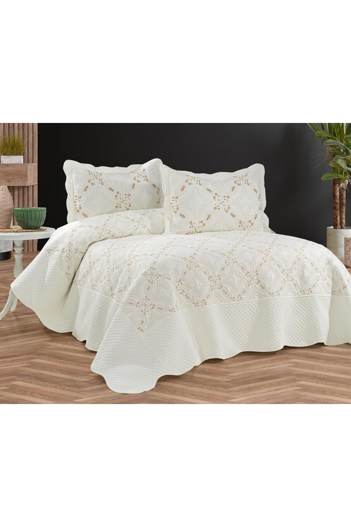 Toyo Nakışlı Çift Kişilik Yatak Örtüsü Seti (3 Parça) - 250x260 cm - Pvc Çantalı - %100 Pamuk