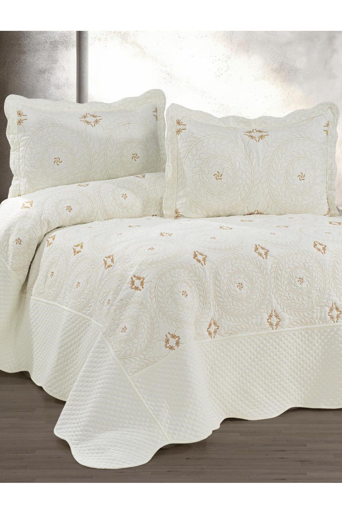 Toyo Nakışlı Çift Kişilik Yatak Örtüsü Seti (3 Parça) - 250x260 cm - Pvc Çantalı - %100 Pamuk