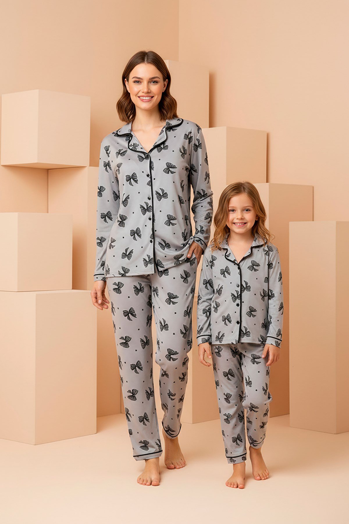 Anne-Kız Gri Fiyonk Desenli Düğmeli Örme Uzun Kollu Pijama Takımı