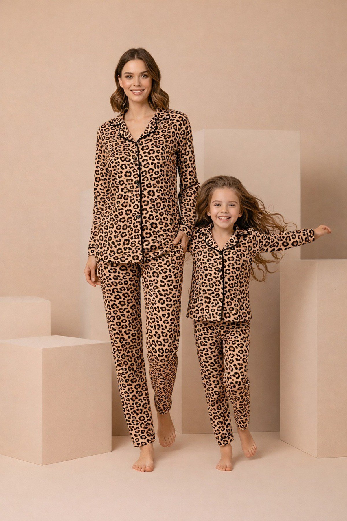 Anne-Kız Leopar Desenli Düğmeli Örme Uzun Kollu Pijama Takımı