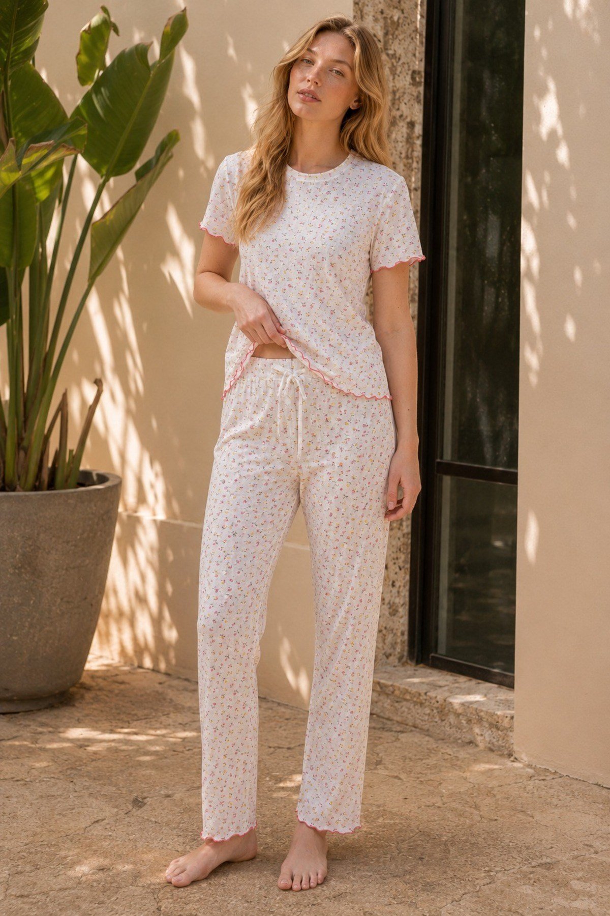 Kadın Alaçatı Kumaş Çiçek Desenli Kısa Kollu Yazlık Pijama Takımı