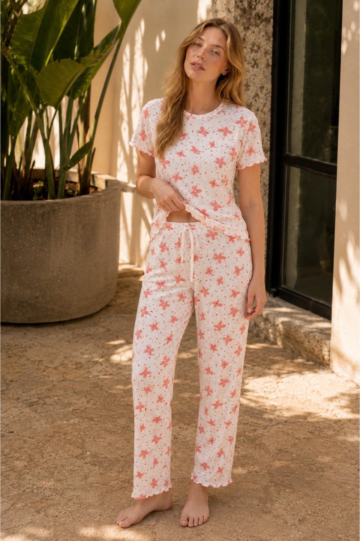 Kadın Alaçatı Kumaş Kelebek Desenli Kısa Kollu Yazlık Pijama Takımı
