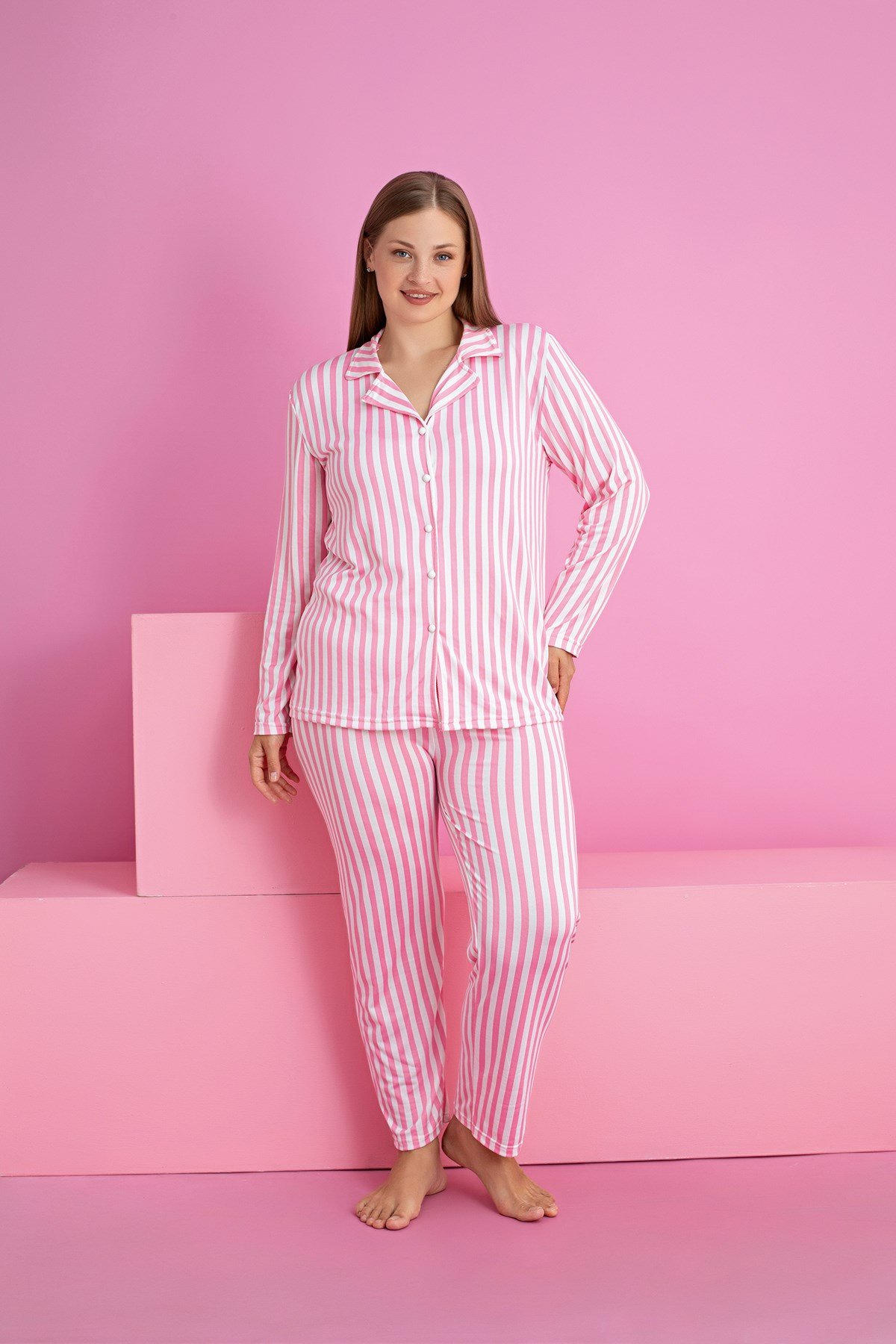 KADIN Büyük Beden Milan Örme Pembe Çizgi Desenli Uzun Kol Düğmeli Pijama Takımı