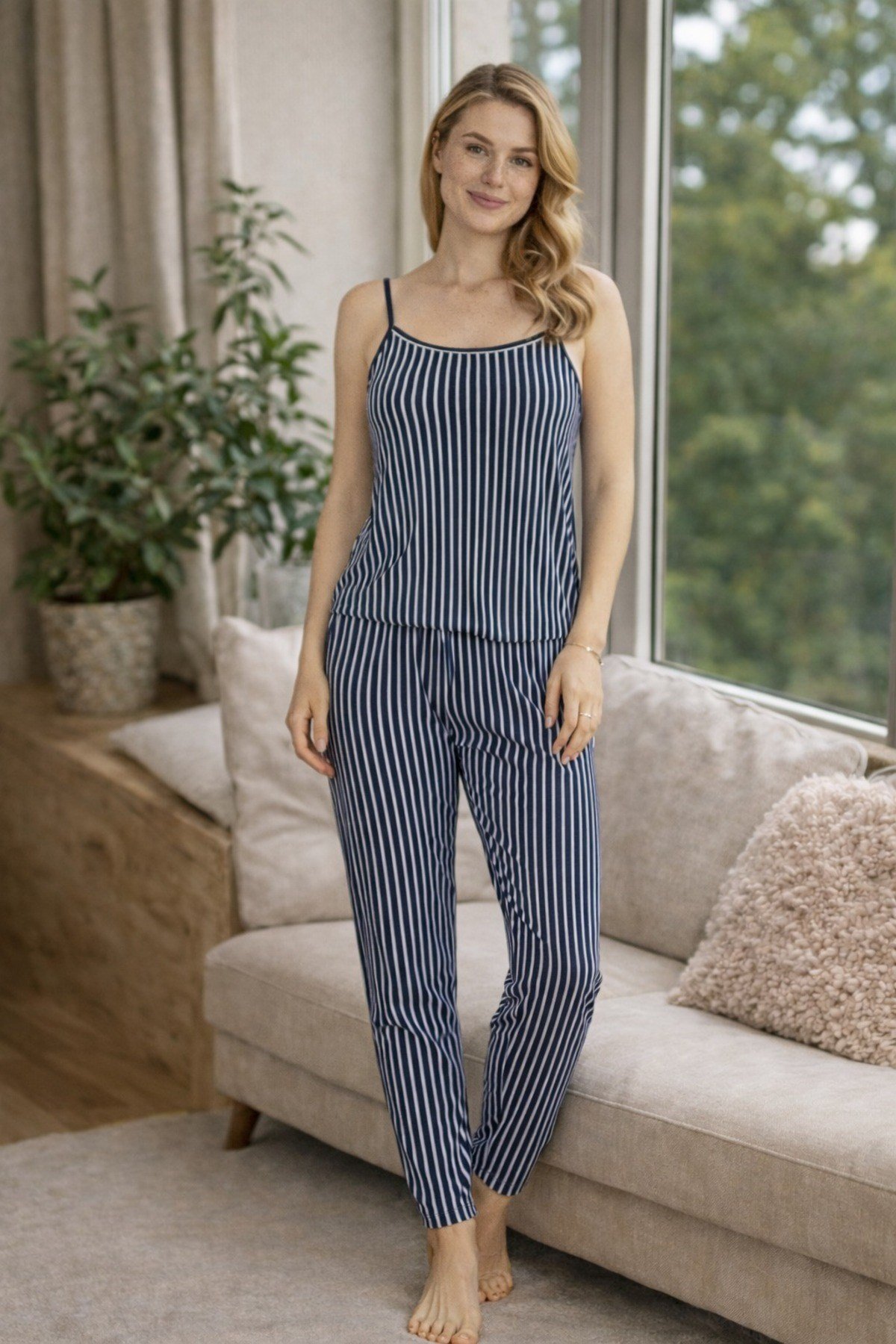 Kadın Lacivert Çizgi Baskılı Milan Askılı Pijama Takımı