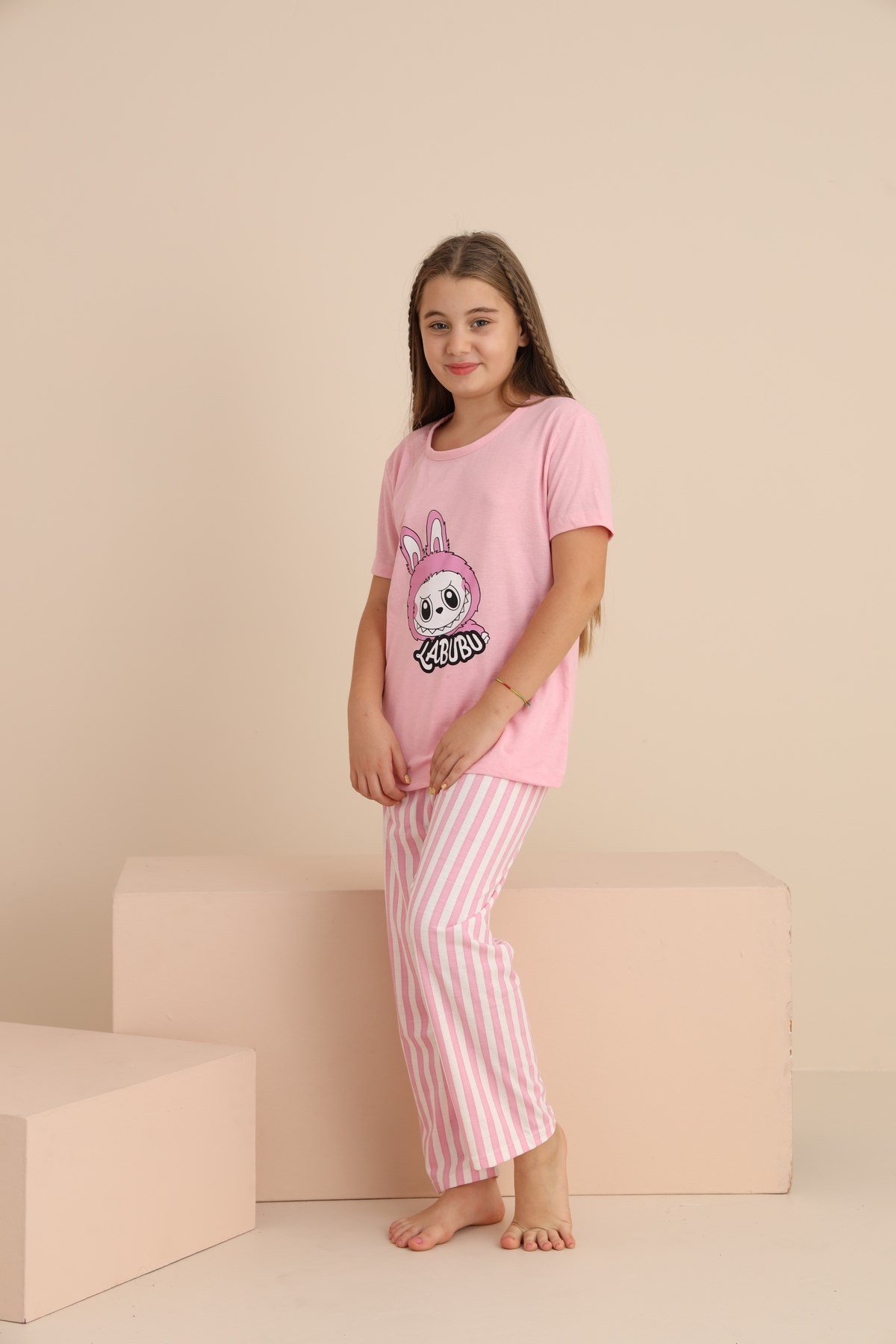 KIZ ÇOCUK LABUBU BASKILI PEMBE KISA KOL PİJAMA TAKIMI