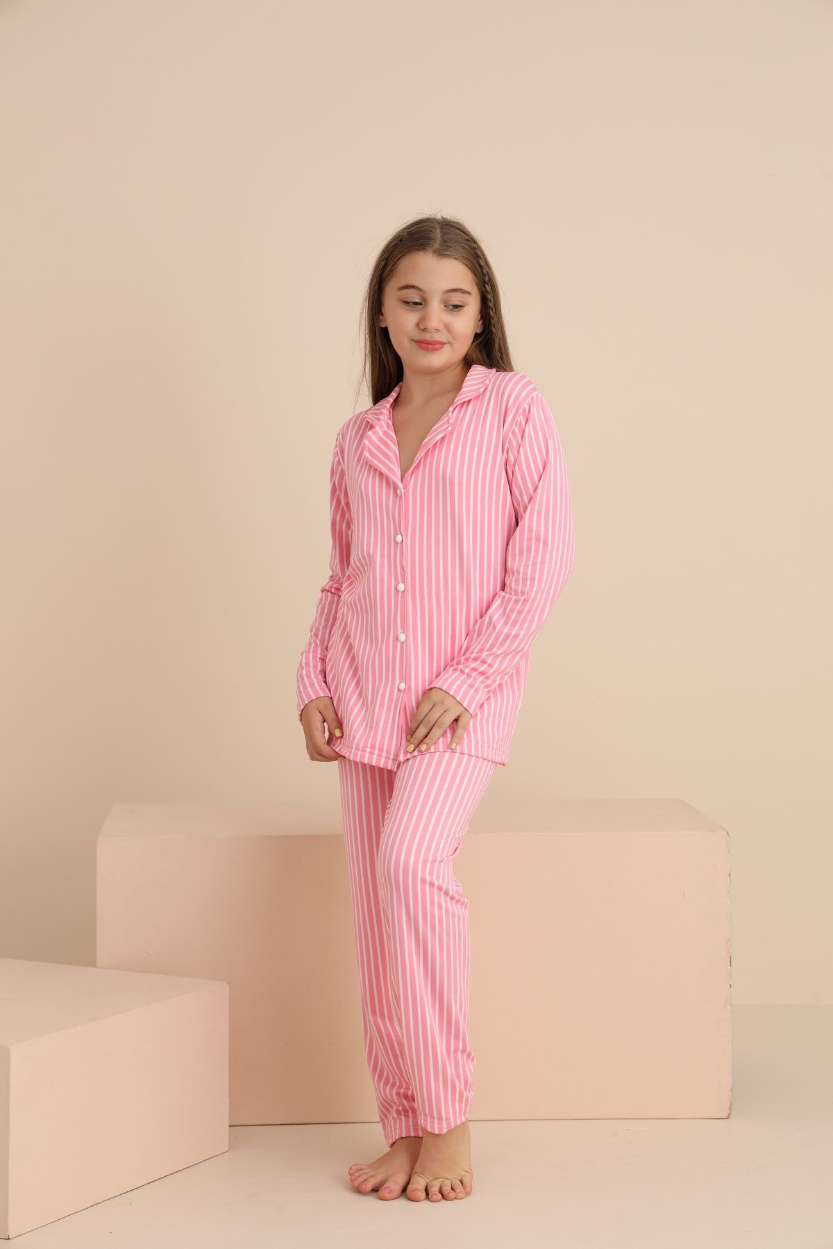 Kız Çocuk Yakalı Önü Düğmeli Pijama Takımı
