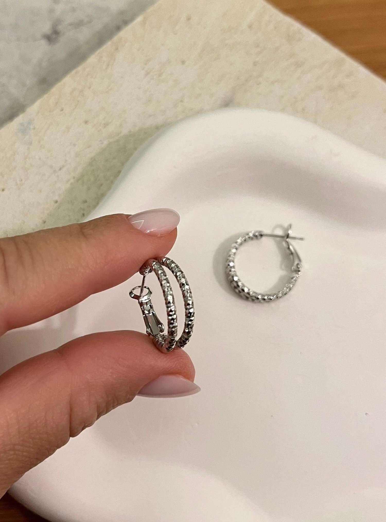 İki Sıra Parlak Halka Silver Küpe
