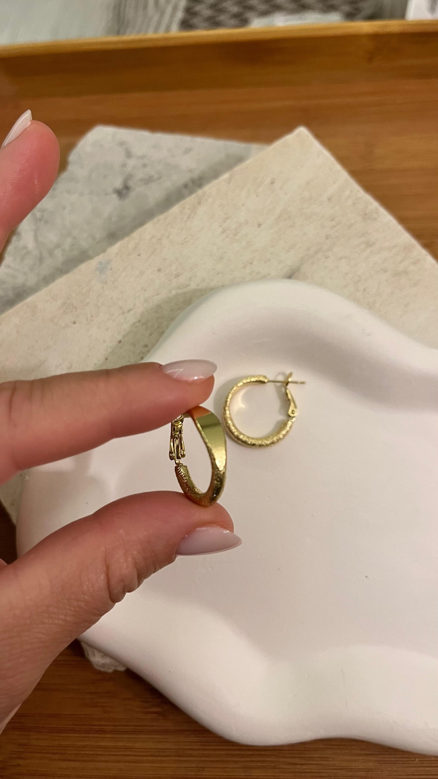 Plaka Desen Halka Gold Küpe