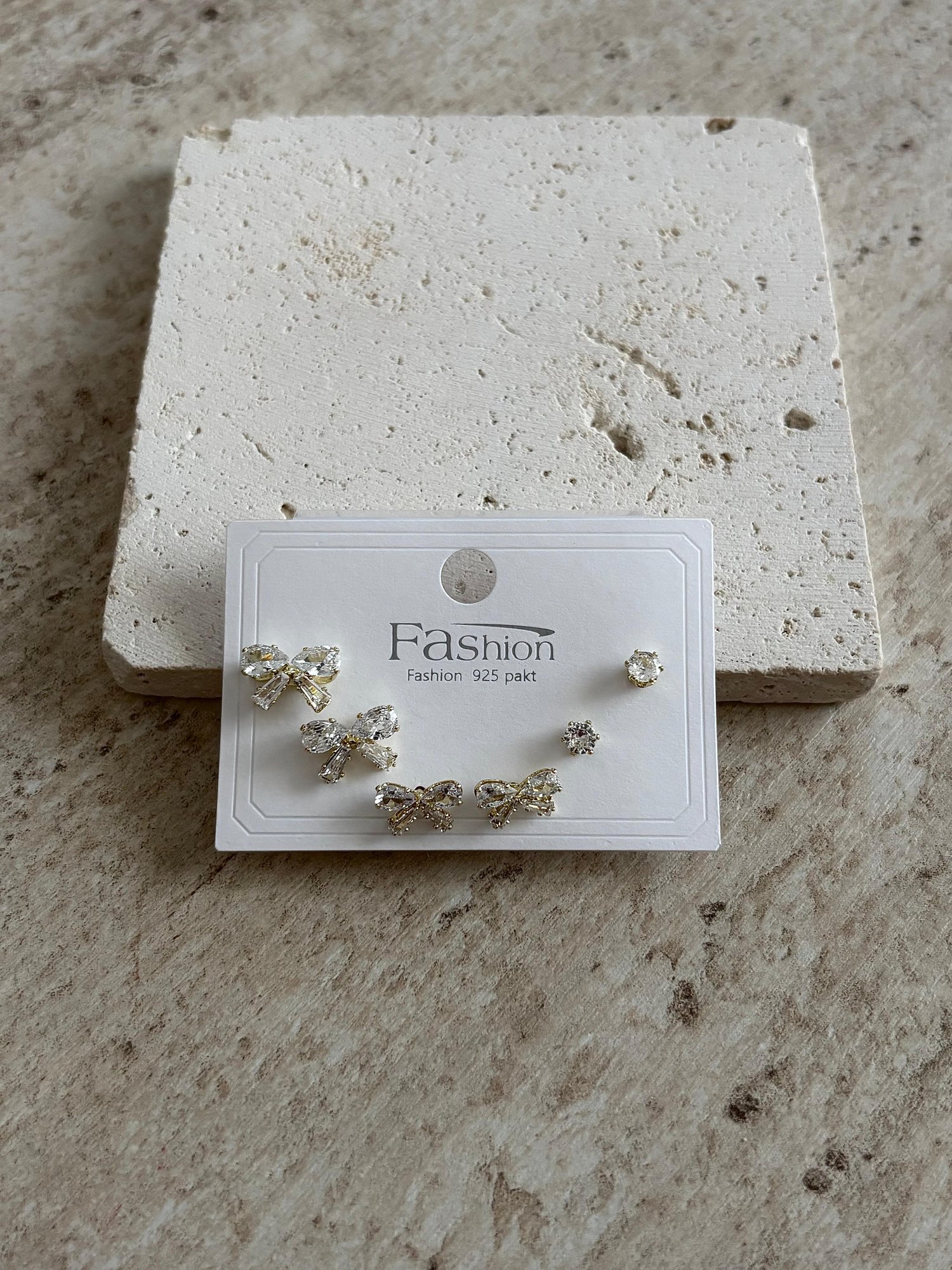 Taşlı Fiyonk Gold Altılı Küpe