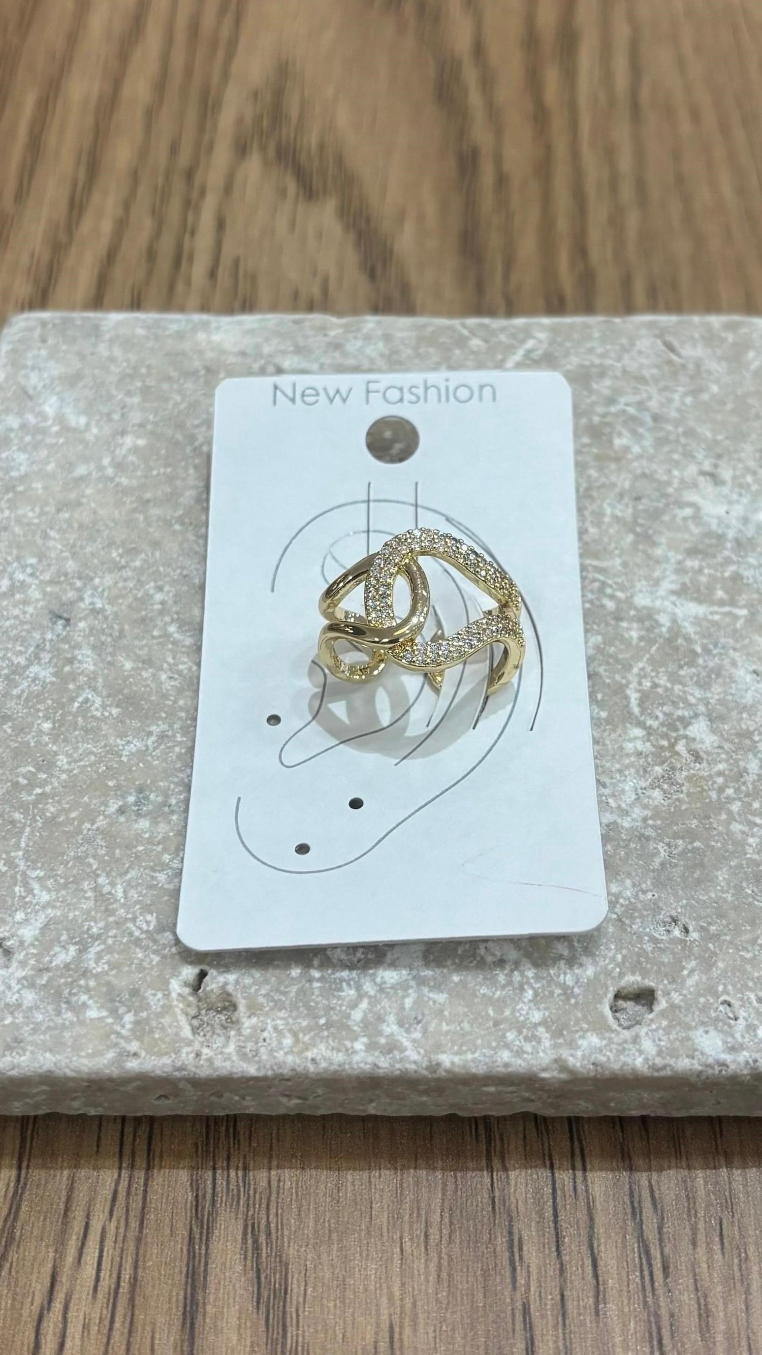 Taşlı Geçmeli Gold Kıkırdak Küpe