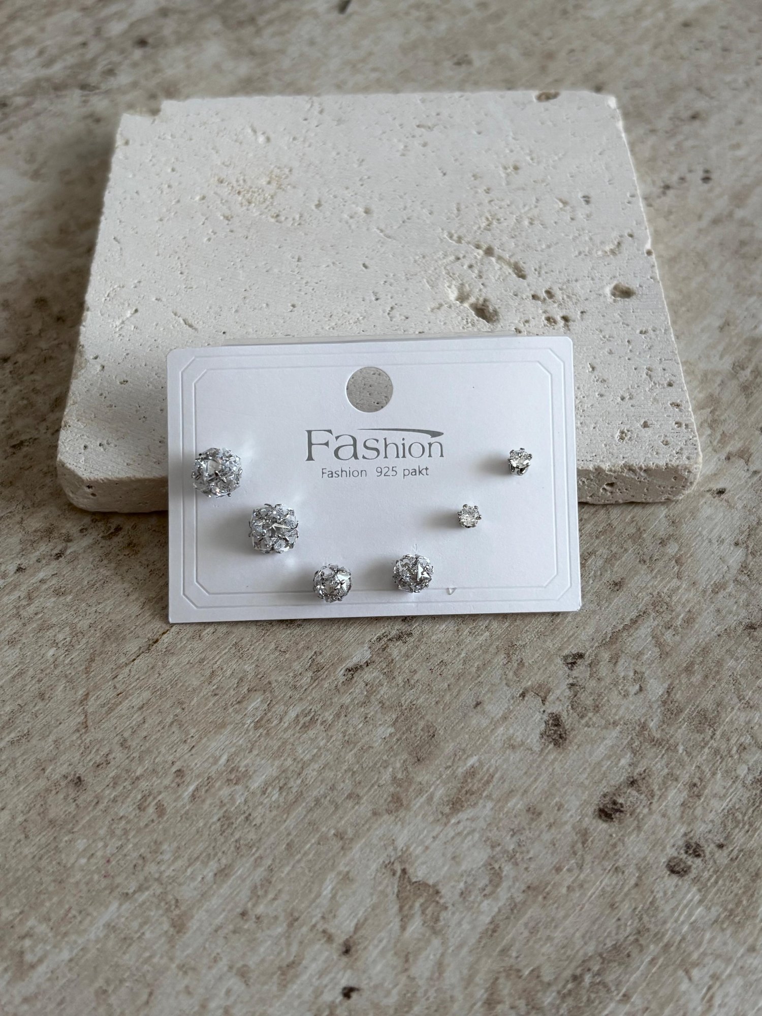 Taşlı Toplar Silver Altılı Küpe
