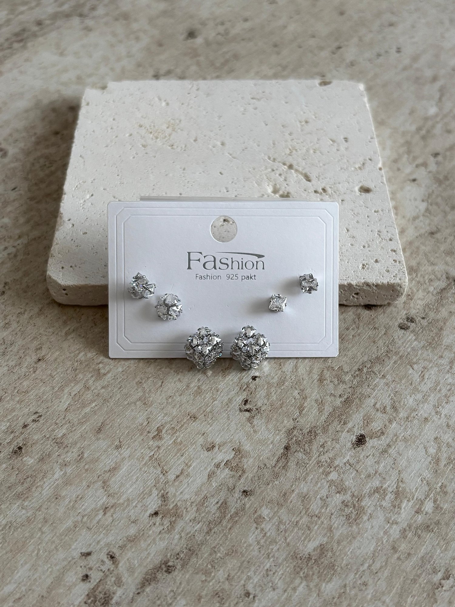 Taşlı Toplar Silver Altılı Küpe
