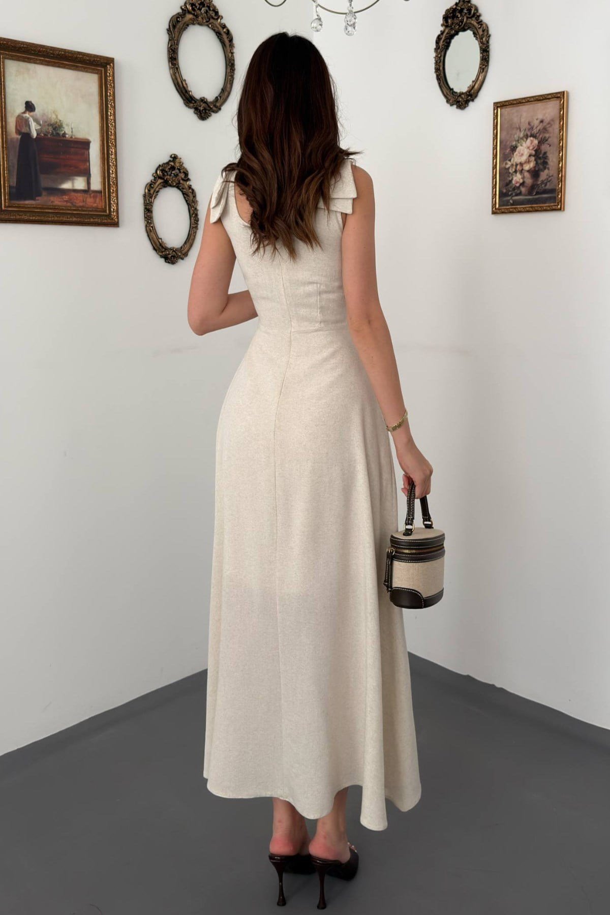 Bej Omuzları Fiyonklu Elbise